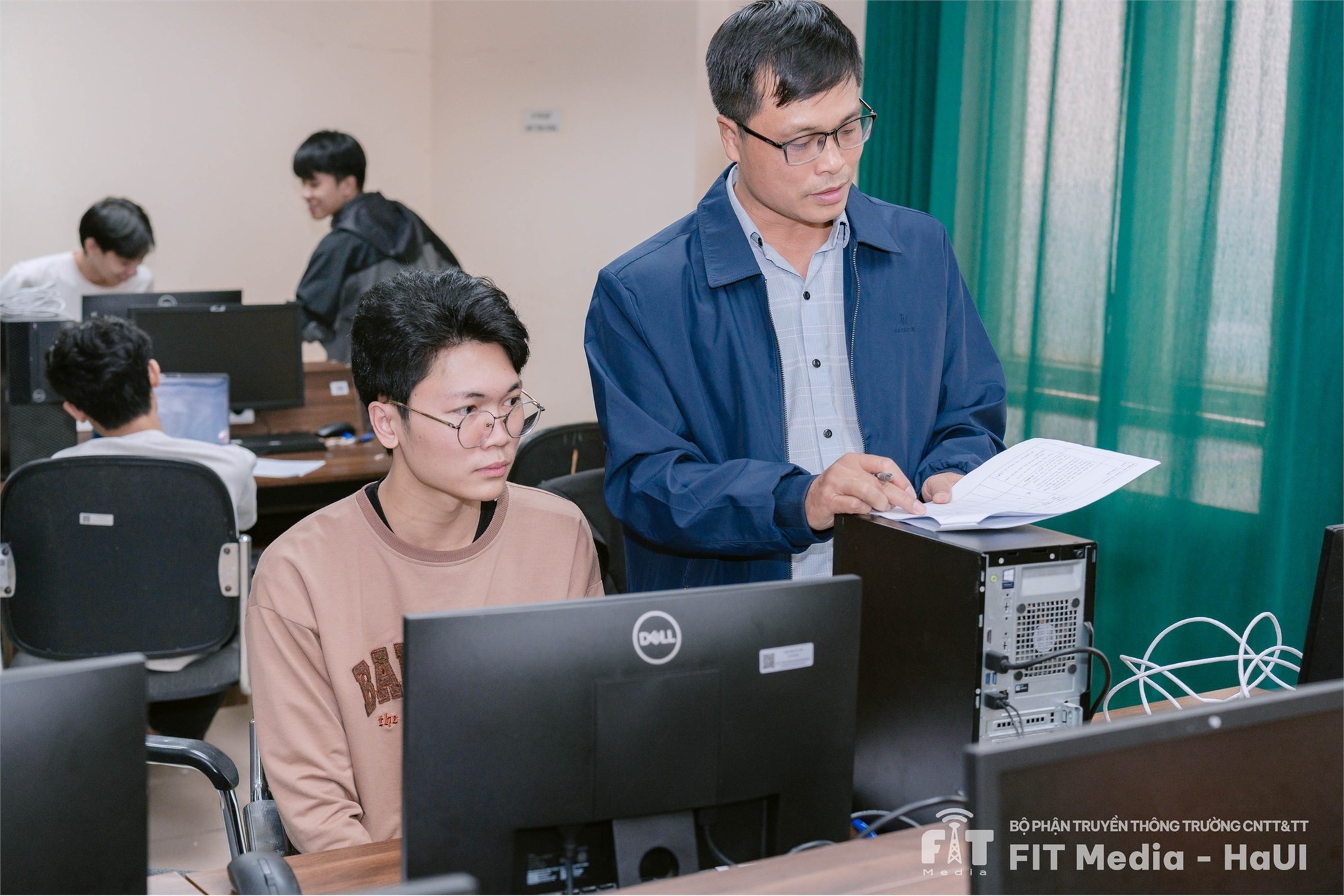 Chung kết cuộc thi tìm hiểu và lắp ráp phần cứng I-HARD: Sôi nổi, kịch tính và bùng nổ tinh thần công nghệ