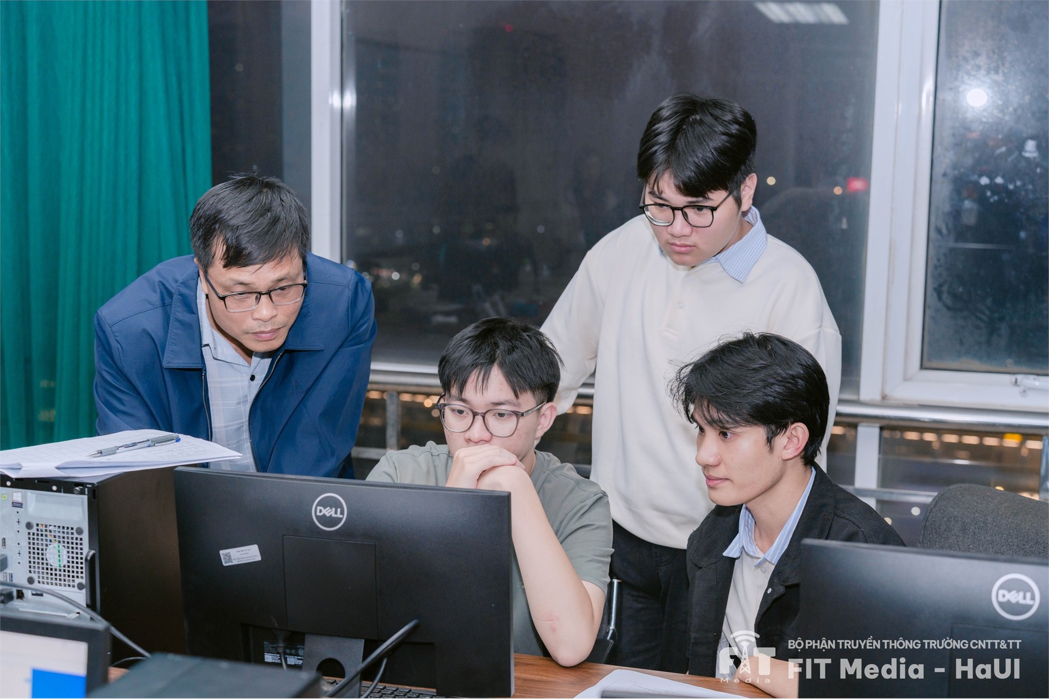 Chung kết cuộc thi tìm hiểu và lắp ráp phần cứng I-HARD: Sôi nổi, kịch tính và bùng nổ tinh thần công nghệ