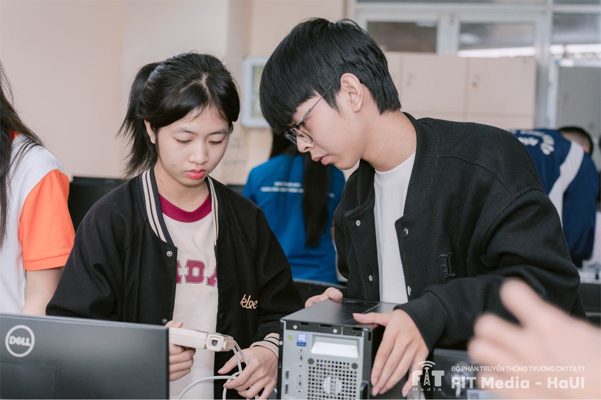 Chung kết cuộc thi tìm hiểu và lắp ráp phần cứng I-HARD: Sôi nổi, kịch tính và bùng nổ tinh thần công nghệ