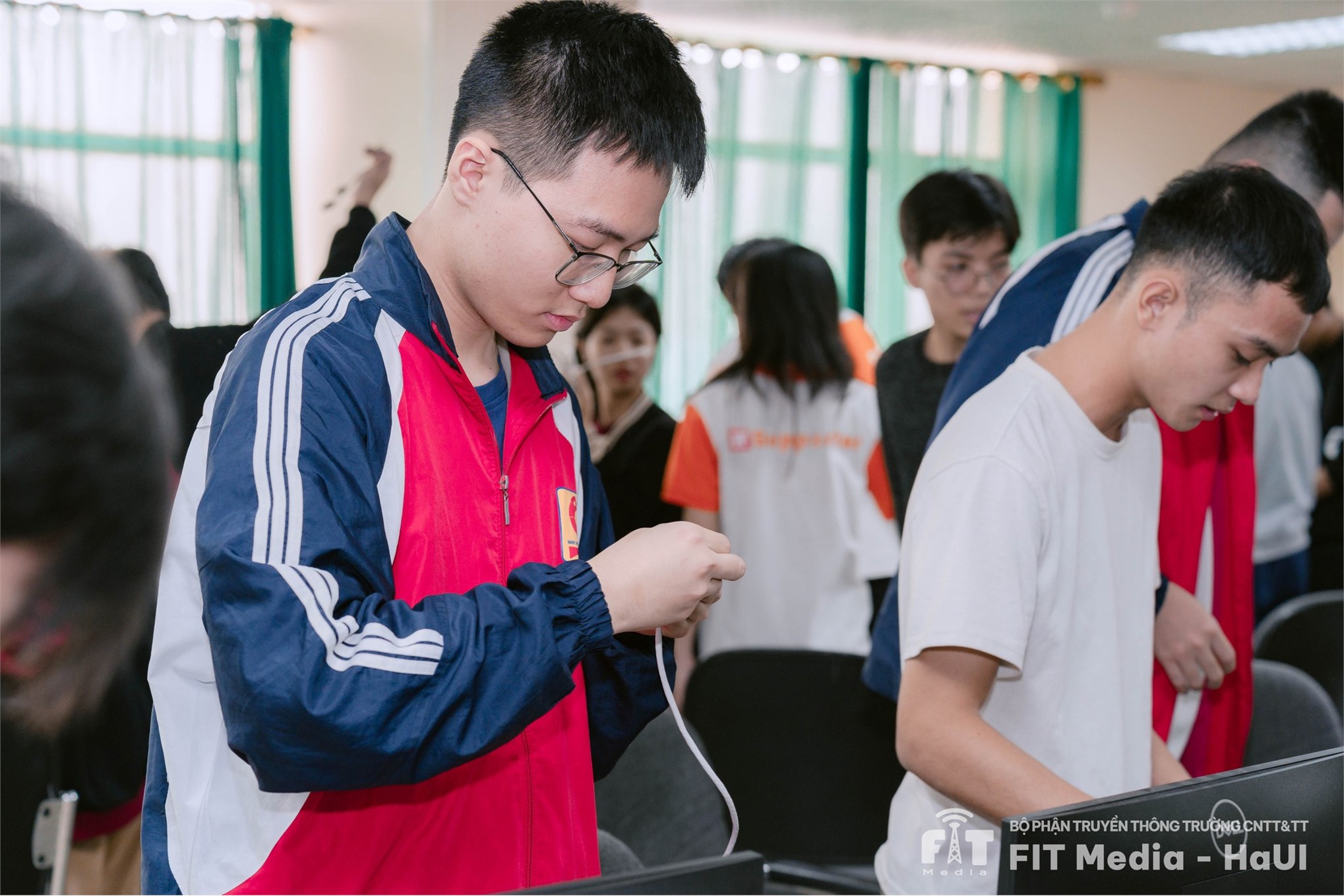 Chung kết cuộc thi tìm hiểu và lắp ráp phần cứng I-HARD: Sôi nổi, kịch tính và bùng nổ tinh thần công nghệ