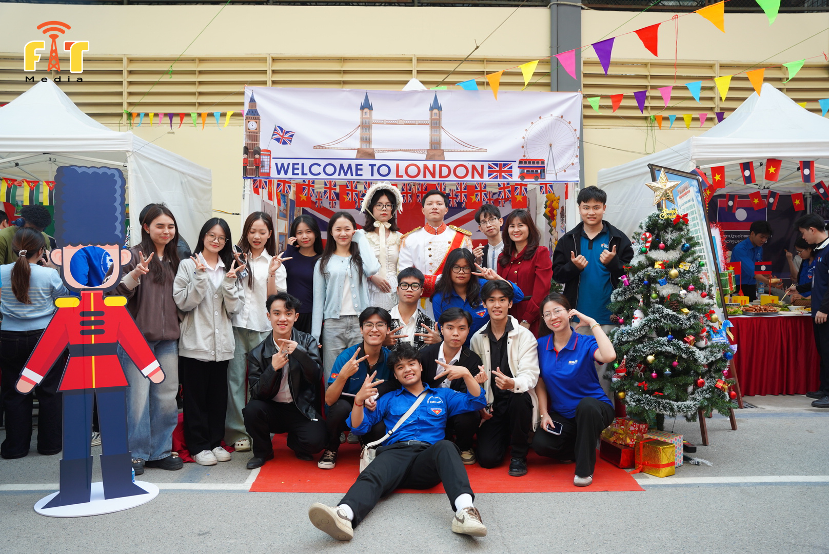 Sinh viên SICT-HaUI tái hiện bản sắc văn hóa nước Anh tại Giao lưu Văn hóa Quốc tế 2025