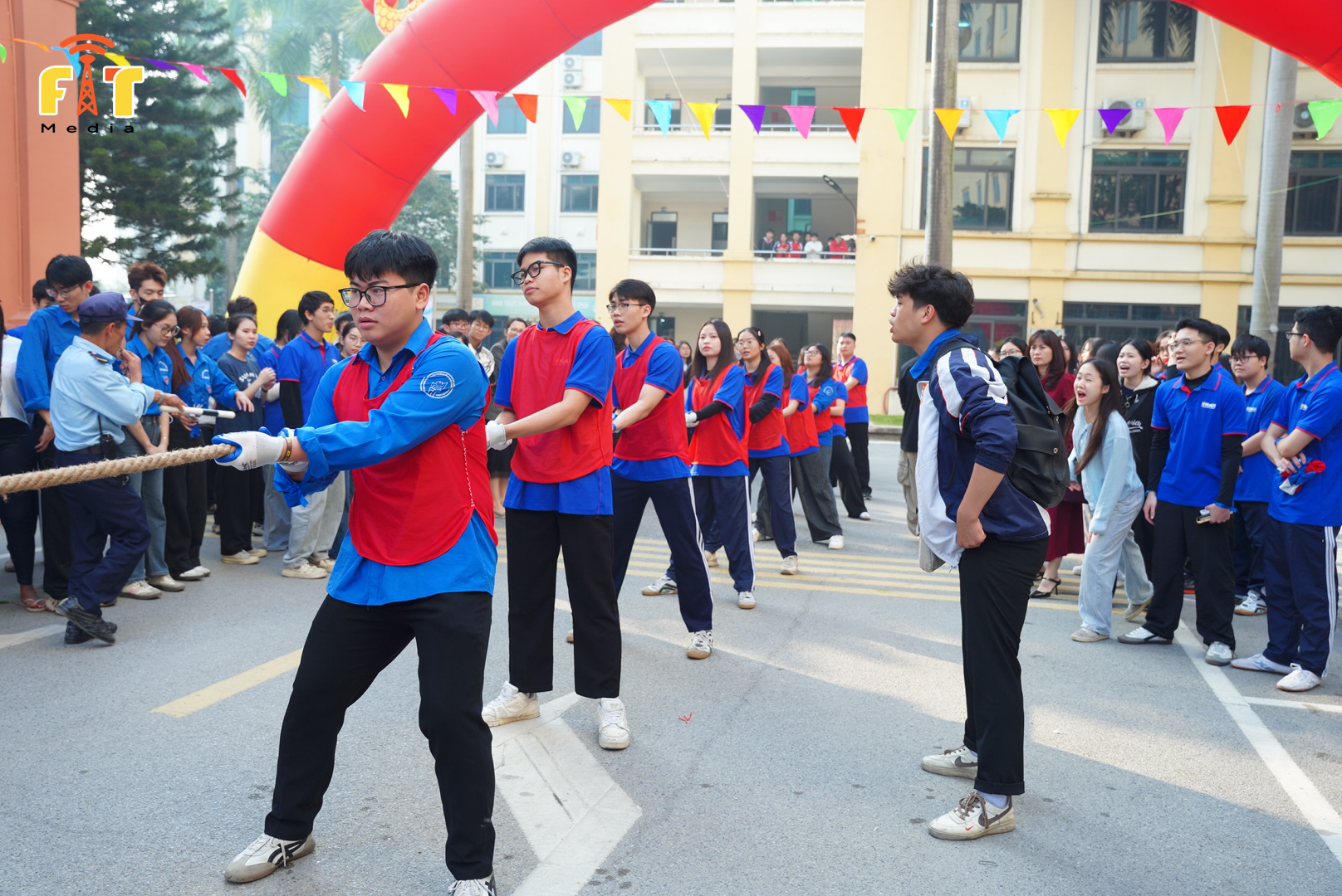 Sinh viên SICT-HaUI tái hiện bản sắc văn hóa nước Anh tại Giao lưu Văn hóa Quốc tế 2025