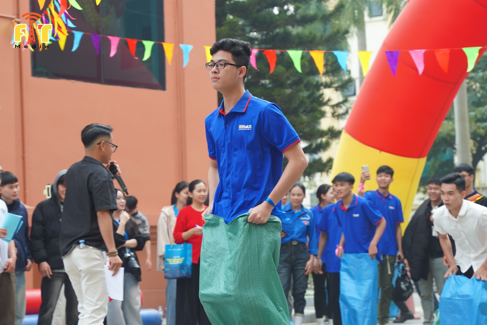 Sinh viên SICT-HaUI tái hiện bản sắc văn hóa nước Anh tại Giao lưu Văn hóa Quốc tế 2025