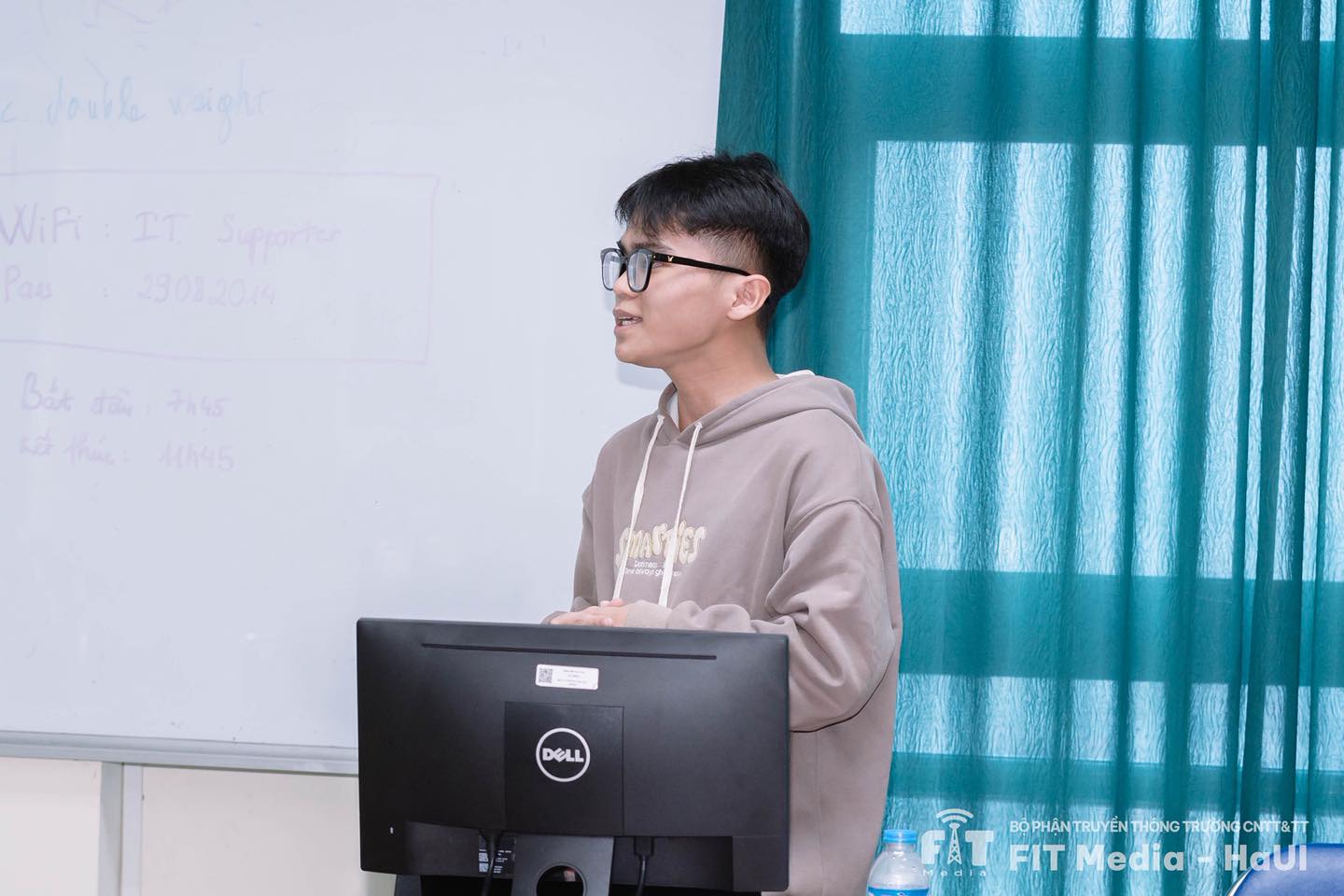 Chung kết AI-CREATIVE: Một ngày vẽ nên tương lai “HaUI 2050” bằng trí tuệ nhân tạo