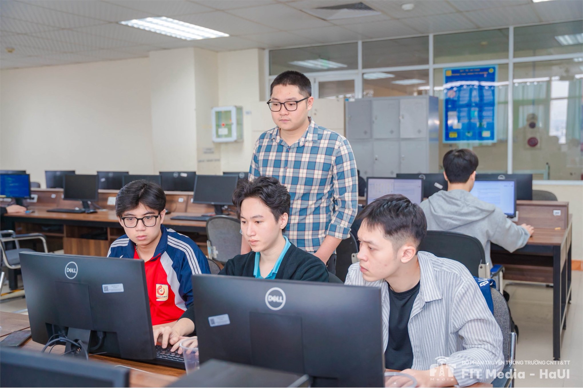 Chung kết cuộc thi AI-Assistant 2025: Dấu ấn sáng tạo của sinh viên SICT – HaUI trong khai thác dữ liệu và trí tuệ nhân tạo