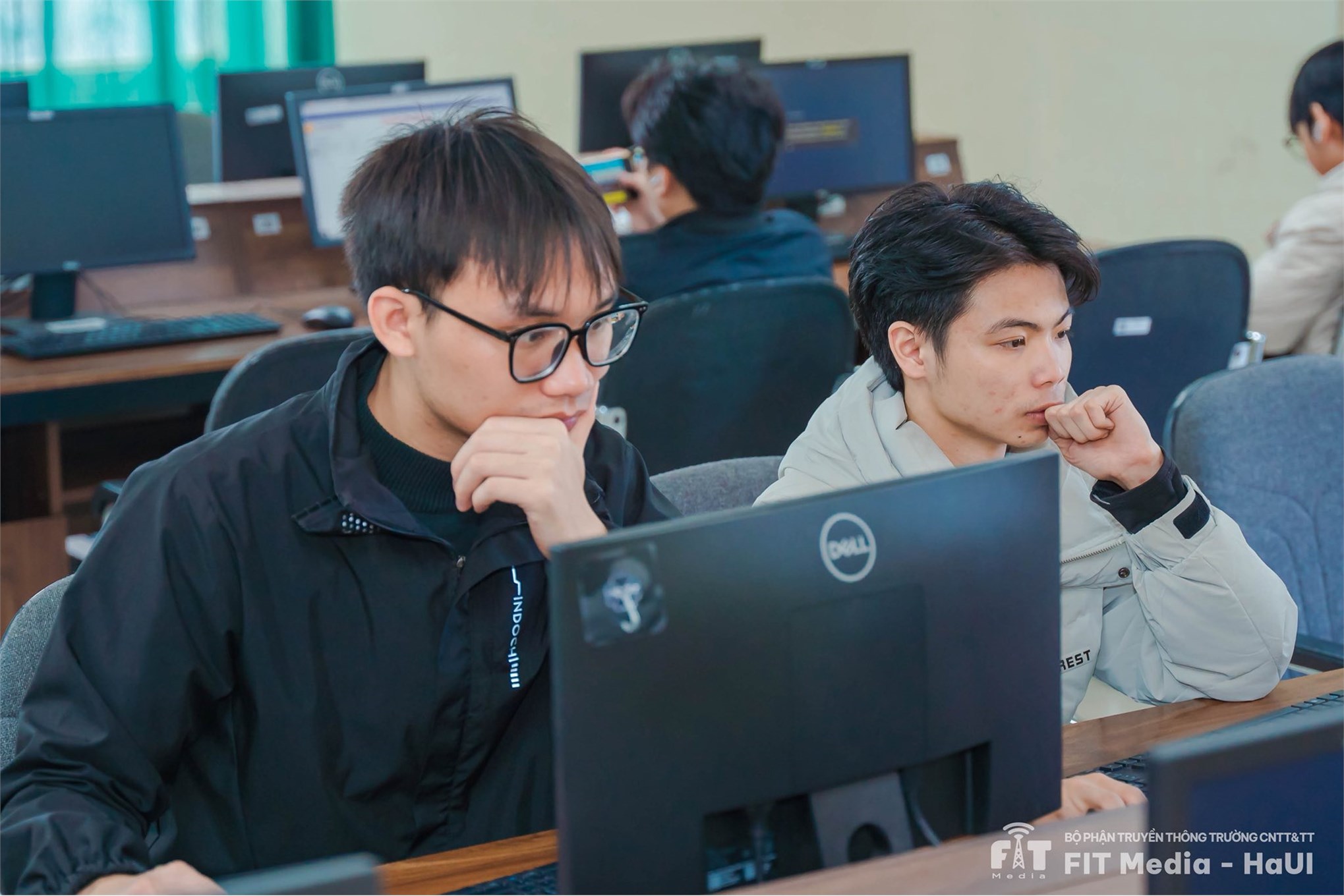 Chung kết cuộc thi AI-Assistant 2025: Dấu ấn sáng tạo của sinh viên SICT – HaUI trong khai thác dữ liệu và trí tuệ nhân tạo