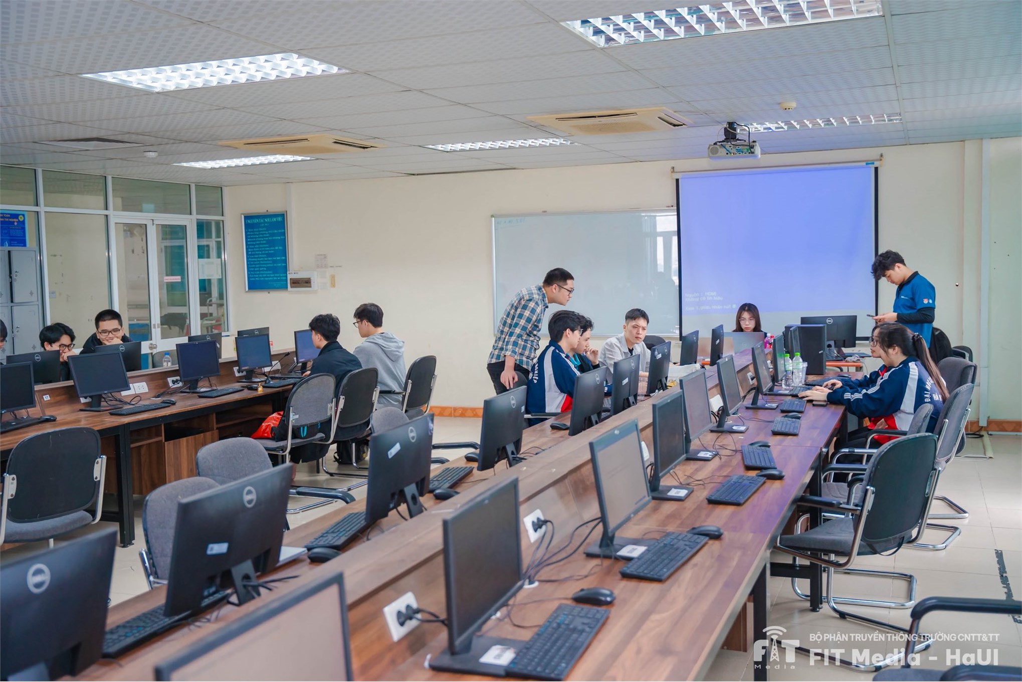 Chung kết cuộc thi AI-Assistant 2025: Dấu ấn sáng tạo của sinh viên SICT – HaUI trong khai thác dữ liệu và trí tuệ nhân tạo