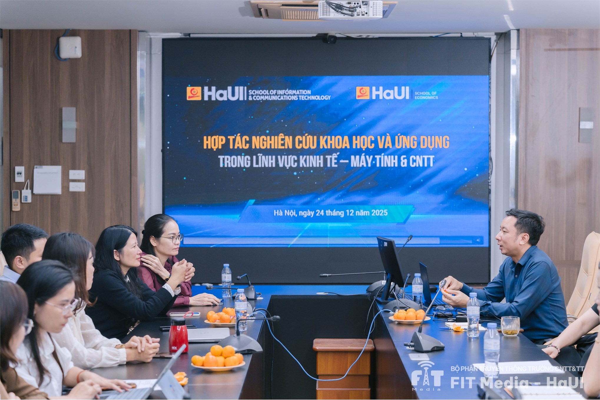 Họp trao đổi hợp tác nghiên cứu liên ngành CNTT – Kinh tế, Tài chính và Quản trị: Mở rộng kết nối, thúc đẩy ứng dụng thực tiễn