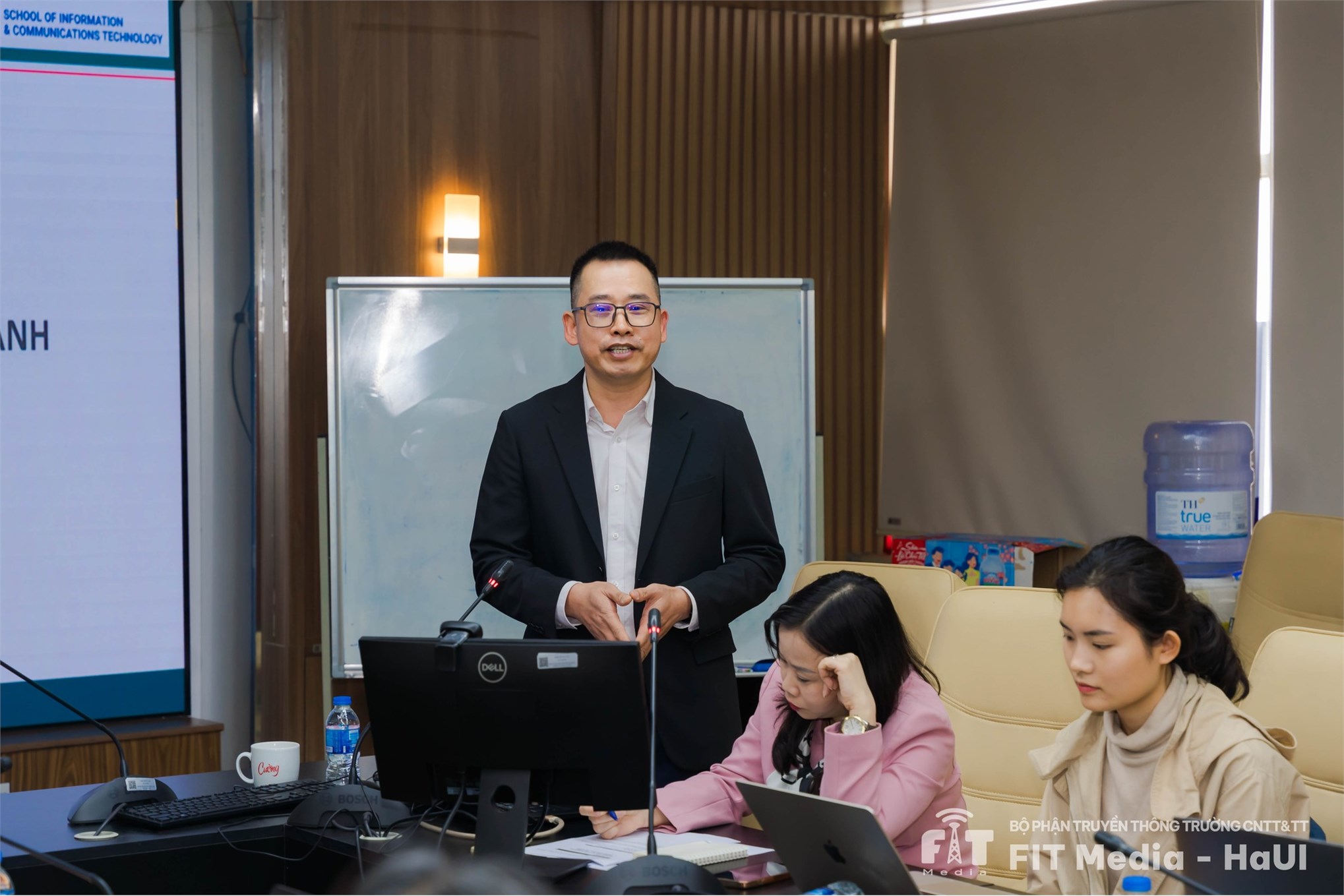 Seminar “AI trong Fintech – Hướng nghiên cứu liên ngành”: Định hình không gian học thuật kết nối trí tuệ nhân tạo và kinh tế – tài chính