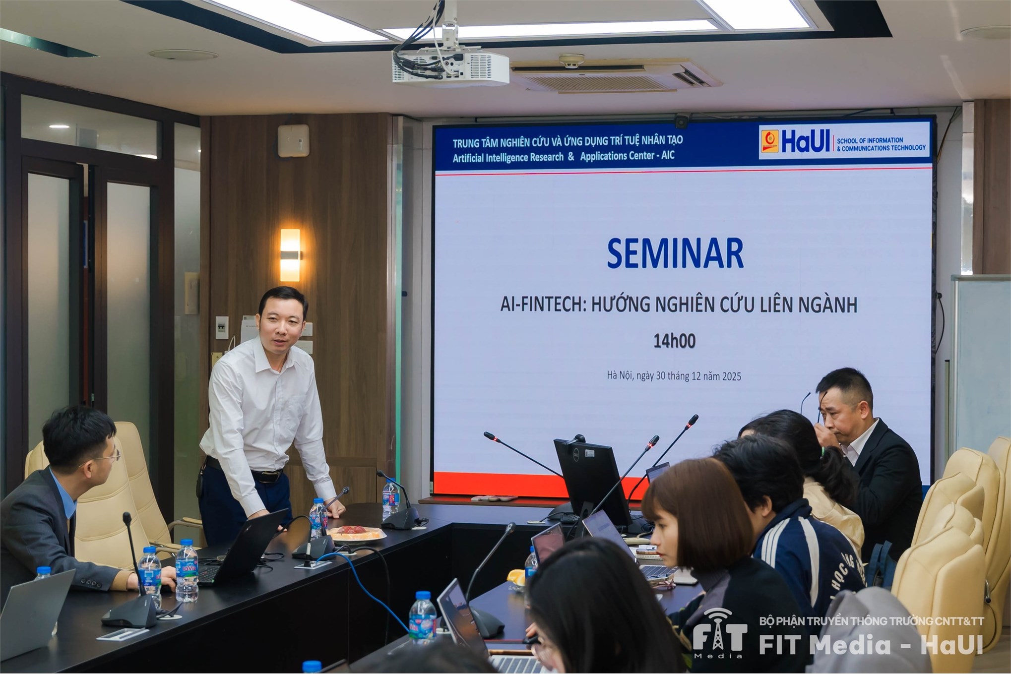 Seminar “AI trong Fintech – Hướng nghiên cứu liên ngành”: Định hình không gian học thuật kết nối trí tuệ nhân tạo và kinh tế – tài chính