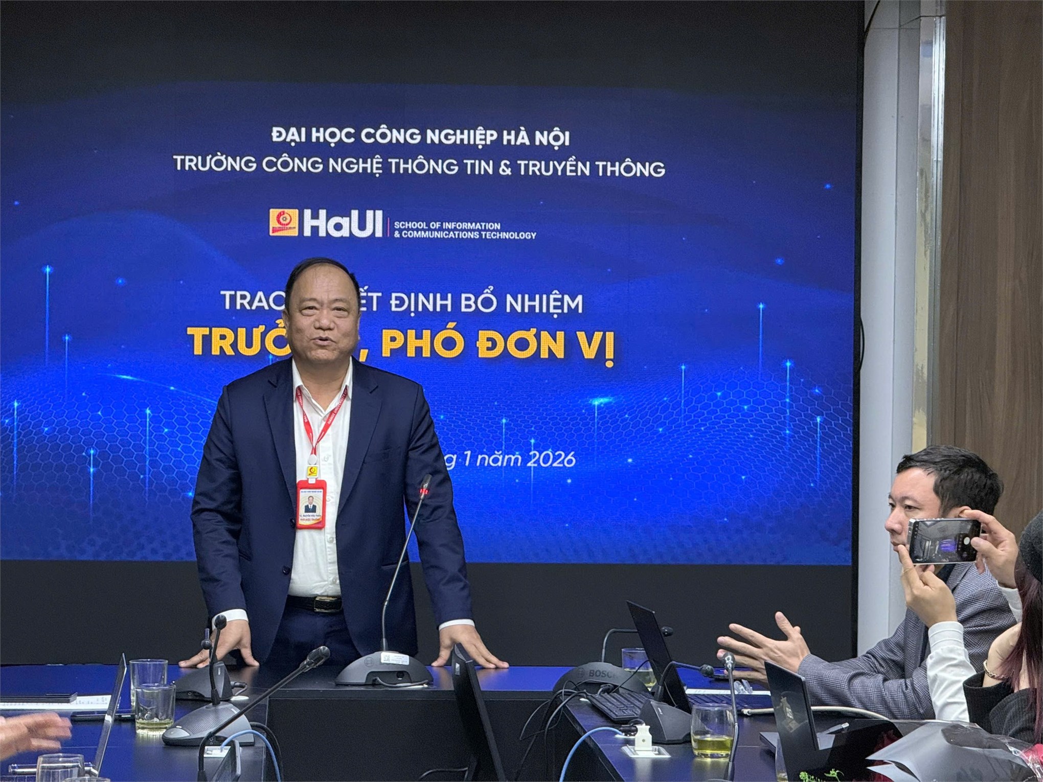 Trao quyết định bổ nhiệm trưởng, phó đơn vị Trường Công nghệ thông tin và Truyền thông – Đại học Công nghiệp Hà Nội