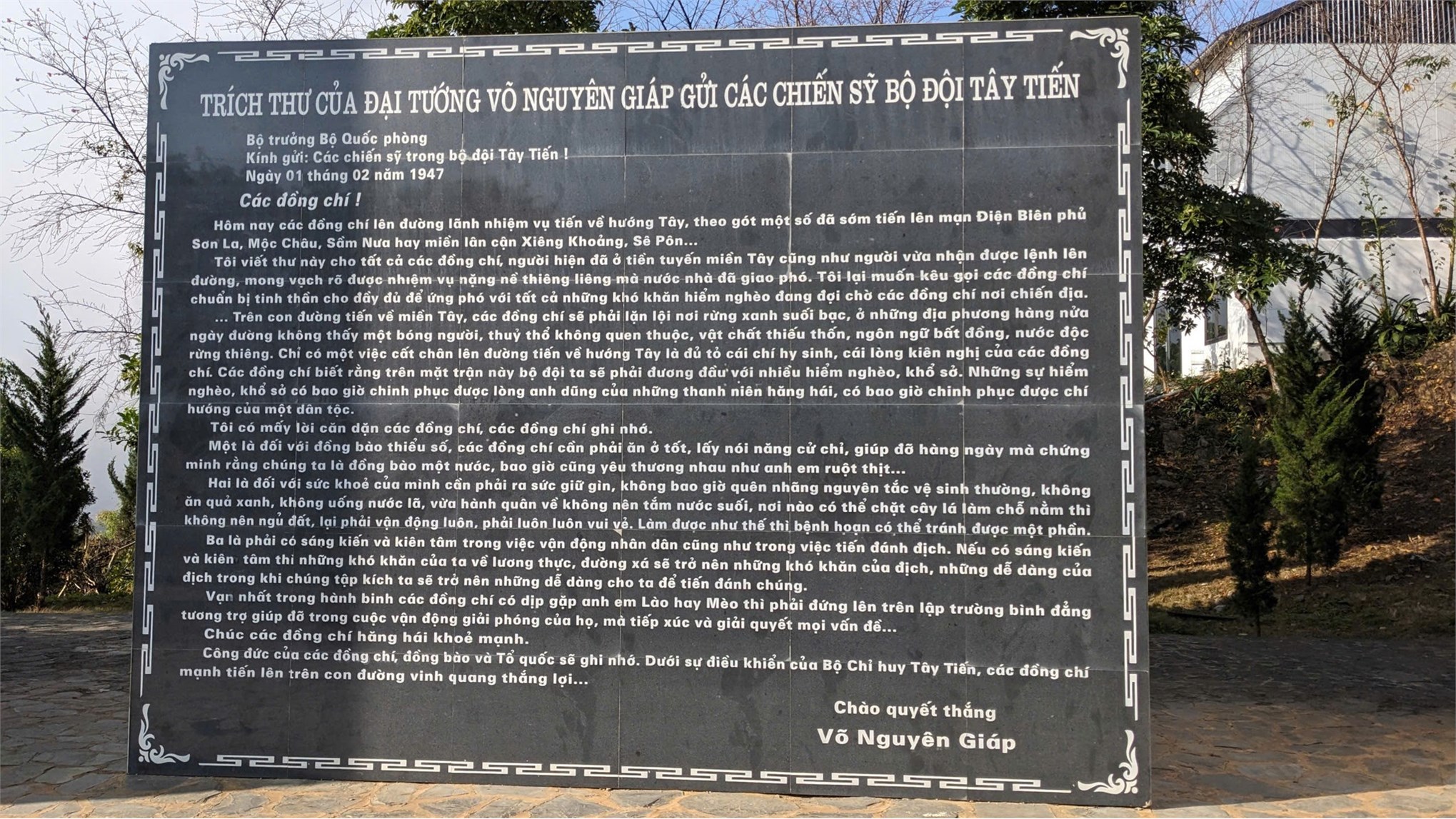 Đảng bộ bộ phận Trường CNTT&TT về nguồn tại Mộc Châu – Hành trình tri ân lịch sử, bồi đắp niềm tin cách mạng