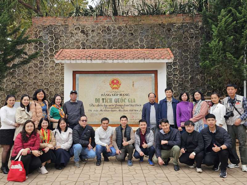 Đảng bộ bộ phận Trường CNTT&TT về nguồn tại Mộc Châu – Hành trình tri ân lịch sử, bồi đắp niềm tin cách mạng