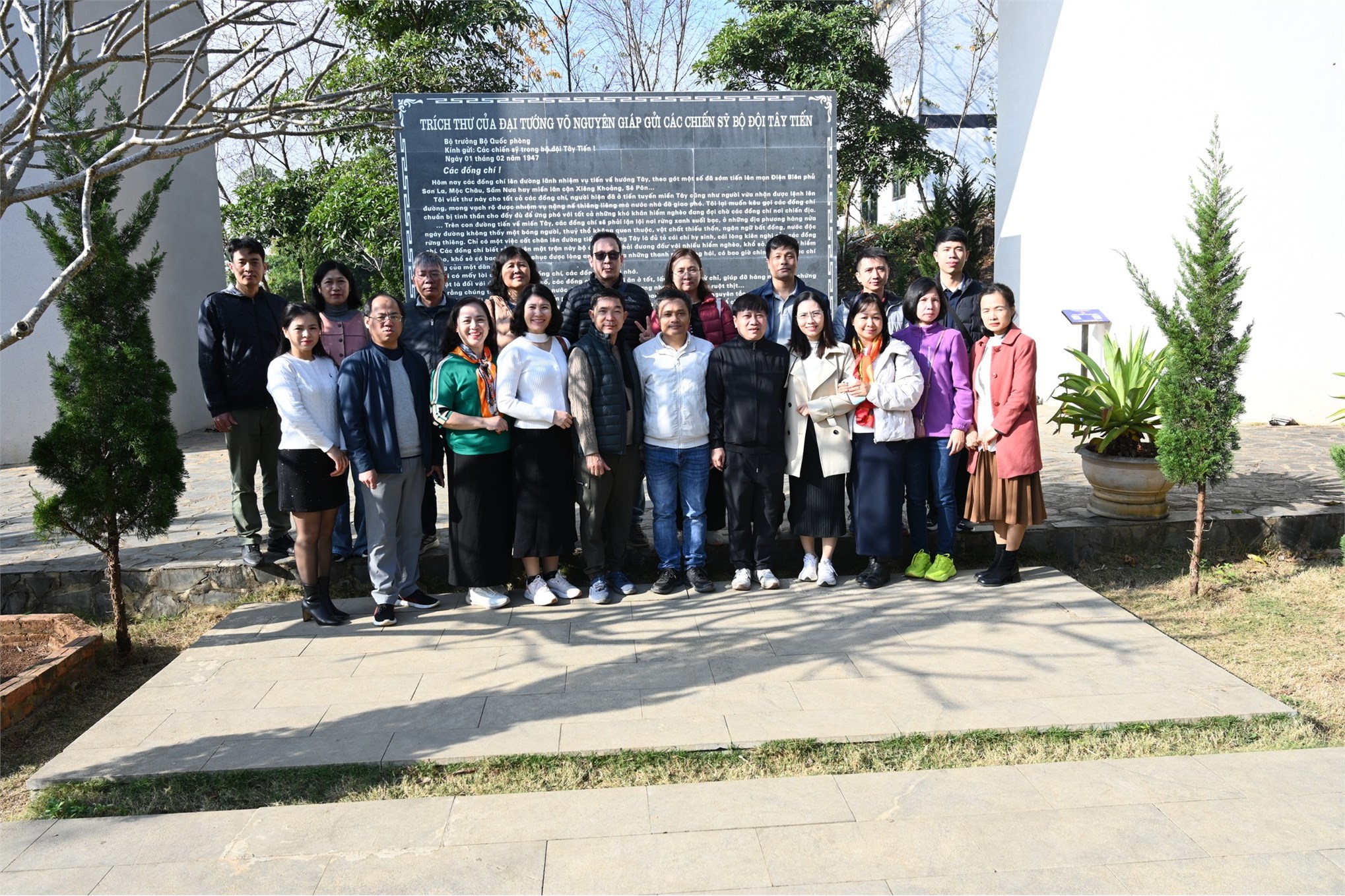 Đảng bộ bộ phận Trường CNTT&TT về nguồn tại Mộc Châu – Hành trình tri ân lịch sử, bồi đắp niềm tin cách mạng