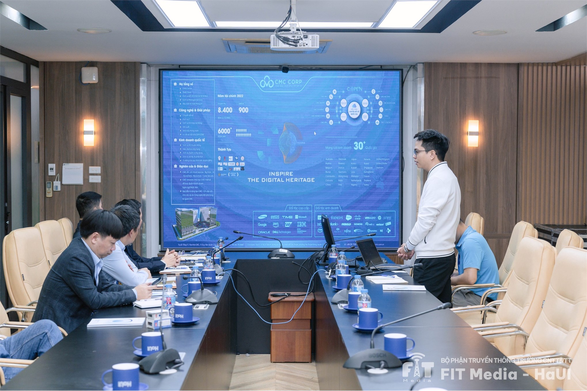 Trường Công nghệ Thông tin và Truyền thông HaUI làm việc với CMC Telecom: Thúc đẩy hợp tác đào tạo và chuyển đổi số