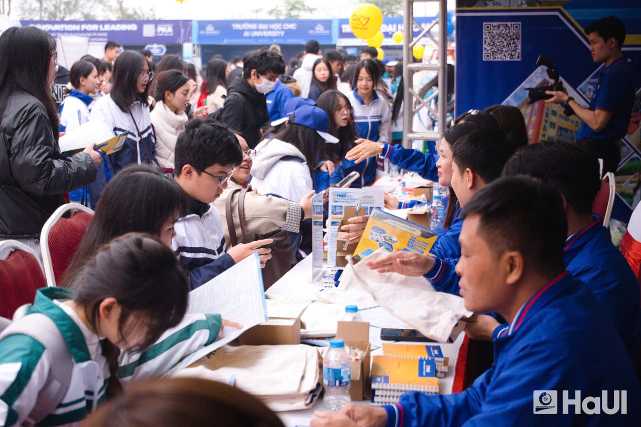 SICT đồng hành cùng học sinh Ninh Bình trong chương trình tư vấn tuyển sinh – định hướng nghề nghiệp 2026