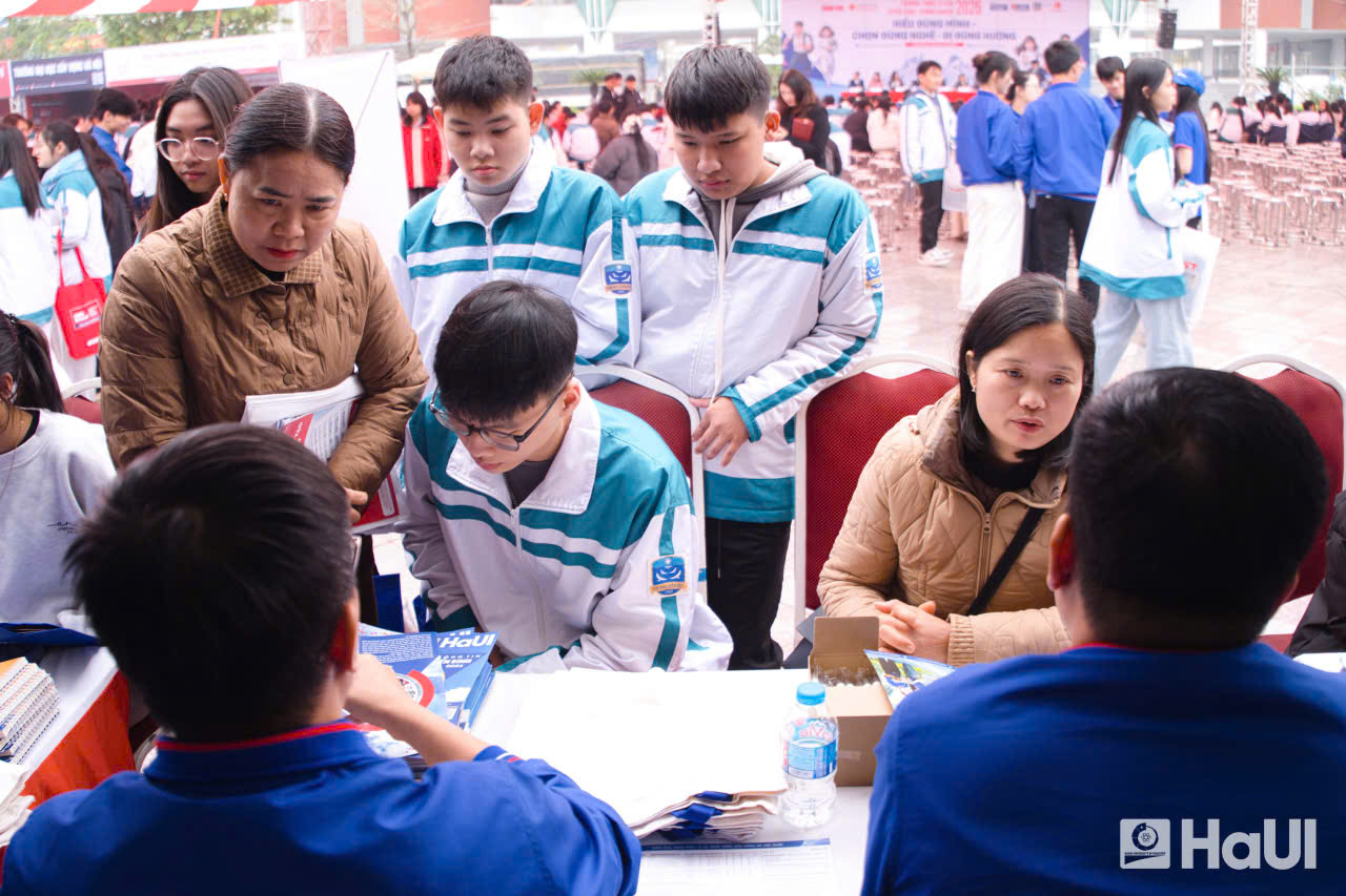 SICT đồng hành cùng học sinh Ninh Bình trong chương trình tư vấn tuyển sinh – định hướng nghề nghiệp 2026