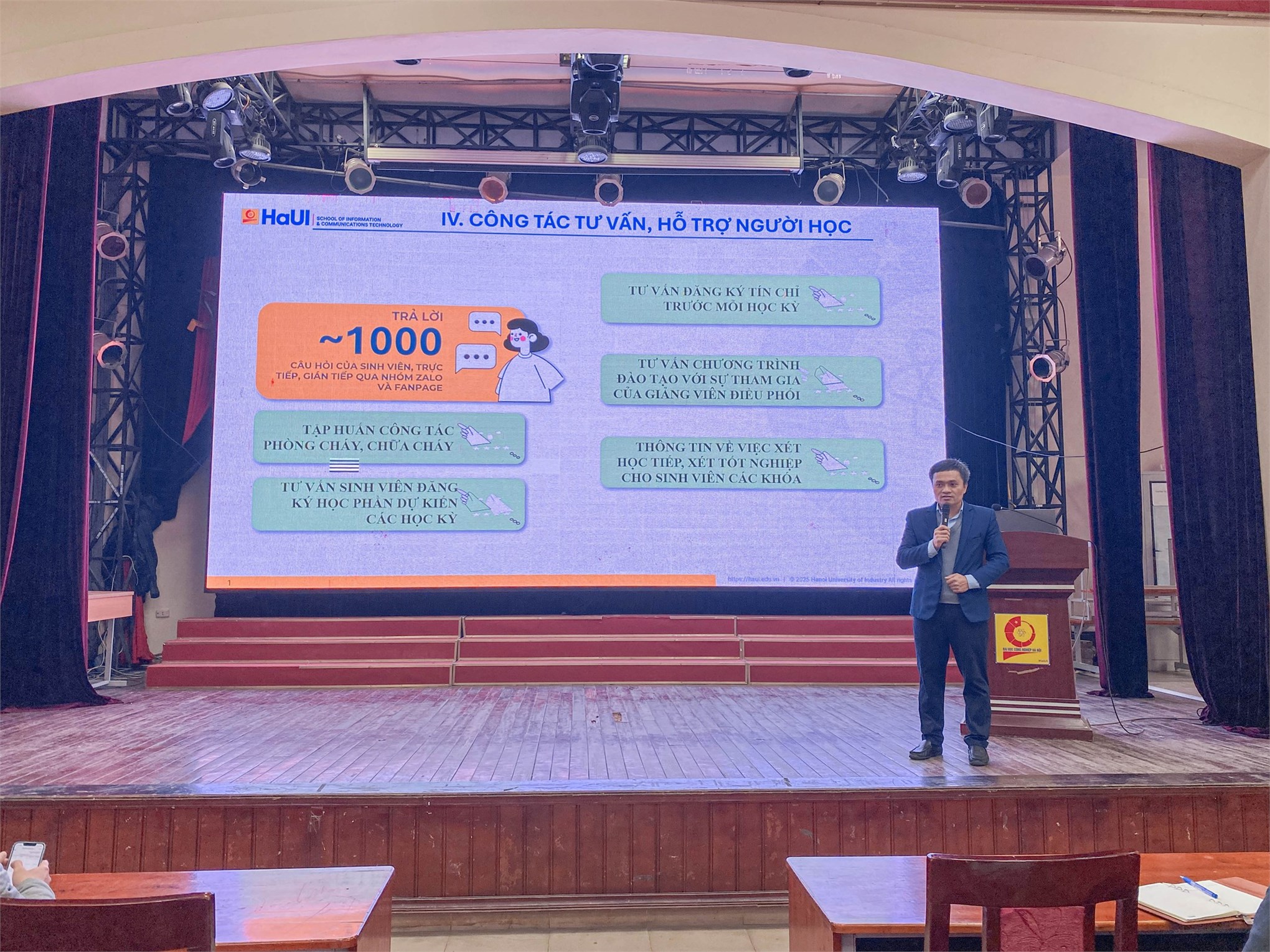 Hội nghị lớp trưởng, bí thư chi đoàn Trường CNTT & Truyền thông năm học 2025 – 2026: Tăng cường đối thoại, đồng hành cùng sinh viên