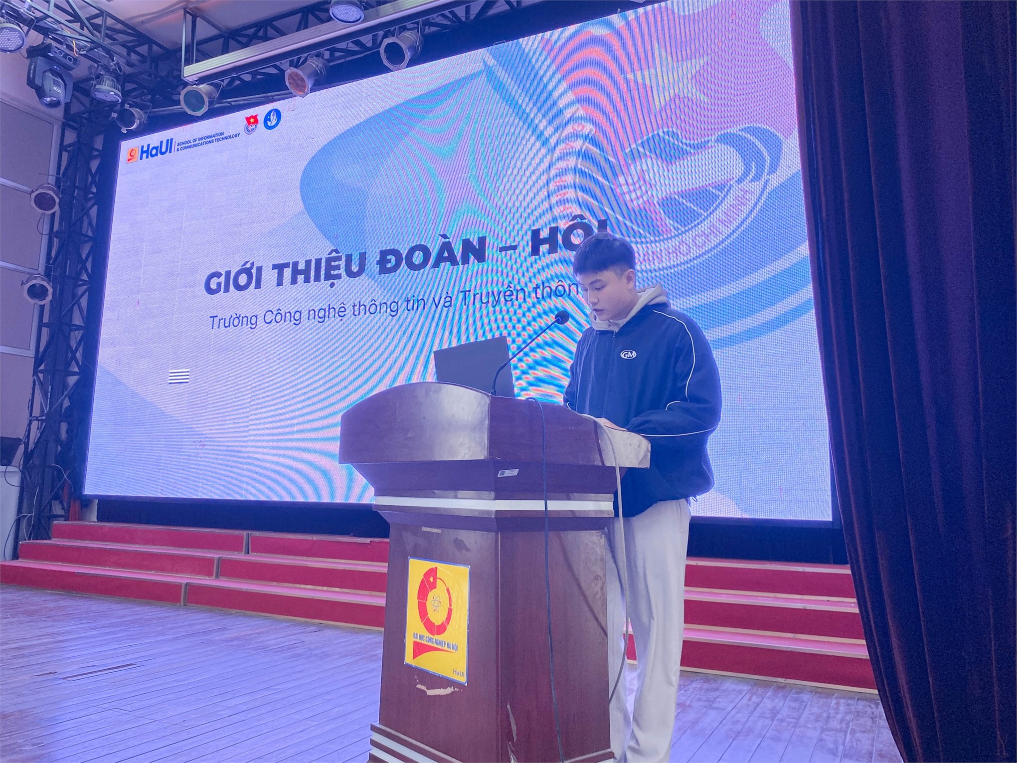 Hội nghị lớp trưởng, bí thư chi đoàn Trường CNTT & Truyền thông năm học 2025 – 2026: Tăng cường đối thoại, đồng hành cùng sinh viên