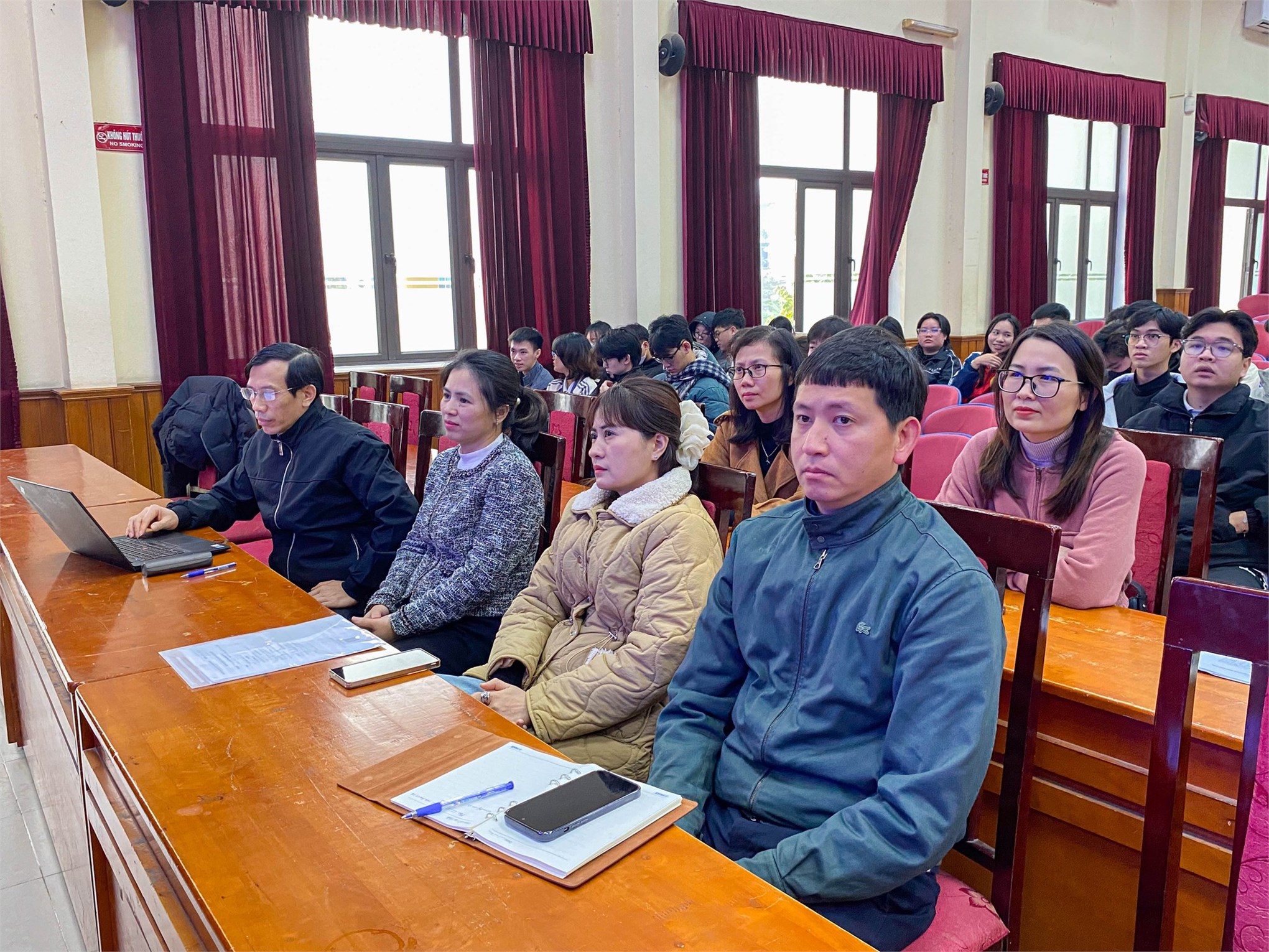 Hội nghị lớp trưởng, bí thư chi đoàn Trường CNTT & Truyền thông năm học 2025 – 2026: Tăng cường đối thoại, đồng hành cùng sinh viên