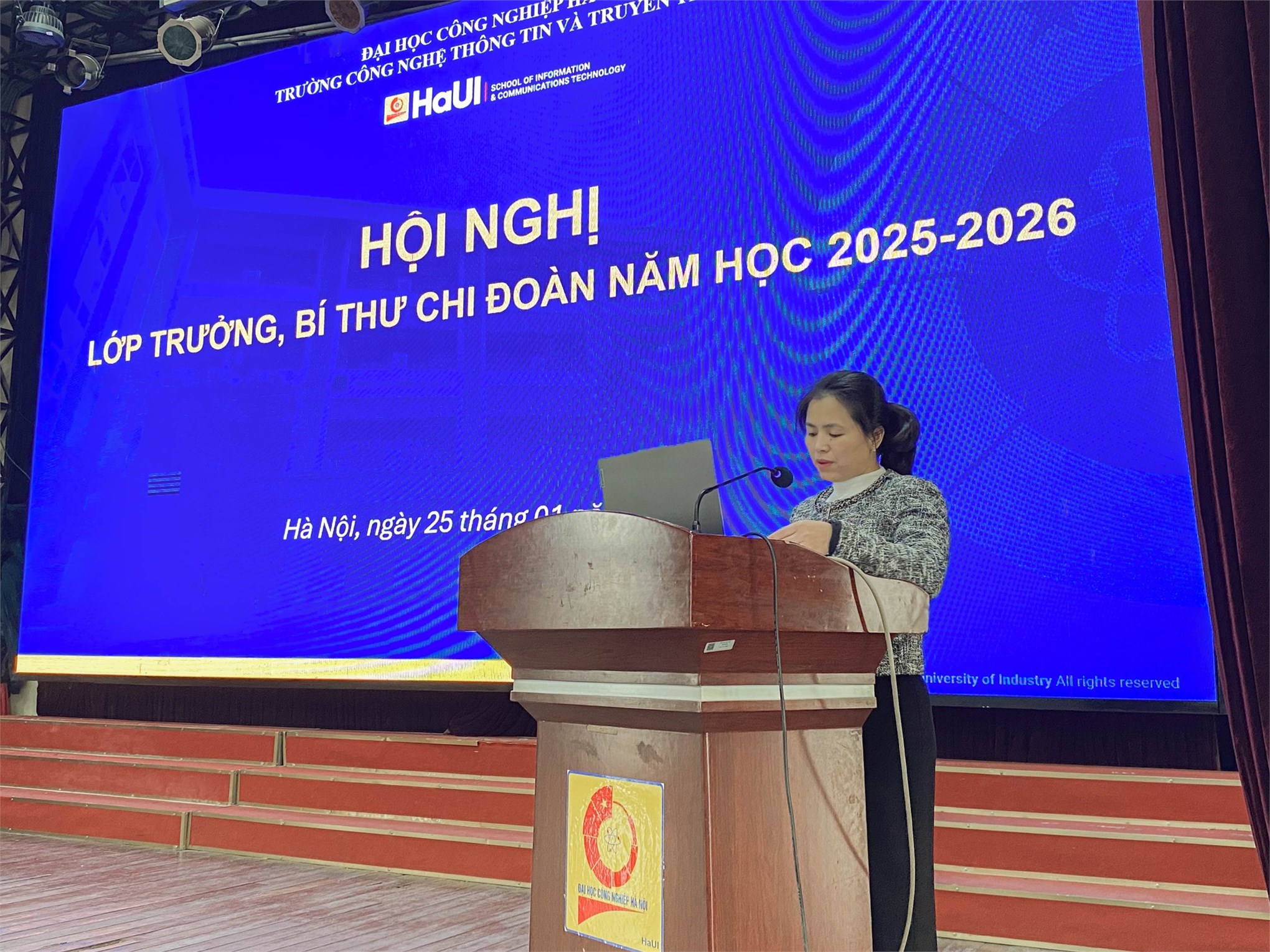 Hội nghị lớp trưởng, bí thư chi đoàn Trường CNTT & Truyền thông năm học 2025 – 2026: Tăng cường đối thoại, đồng hành cùng sinh viên