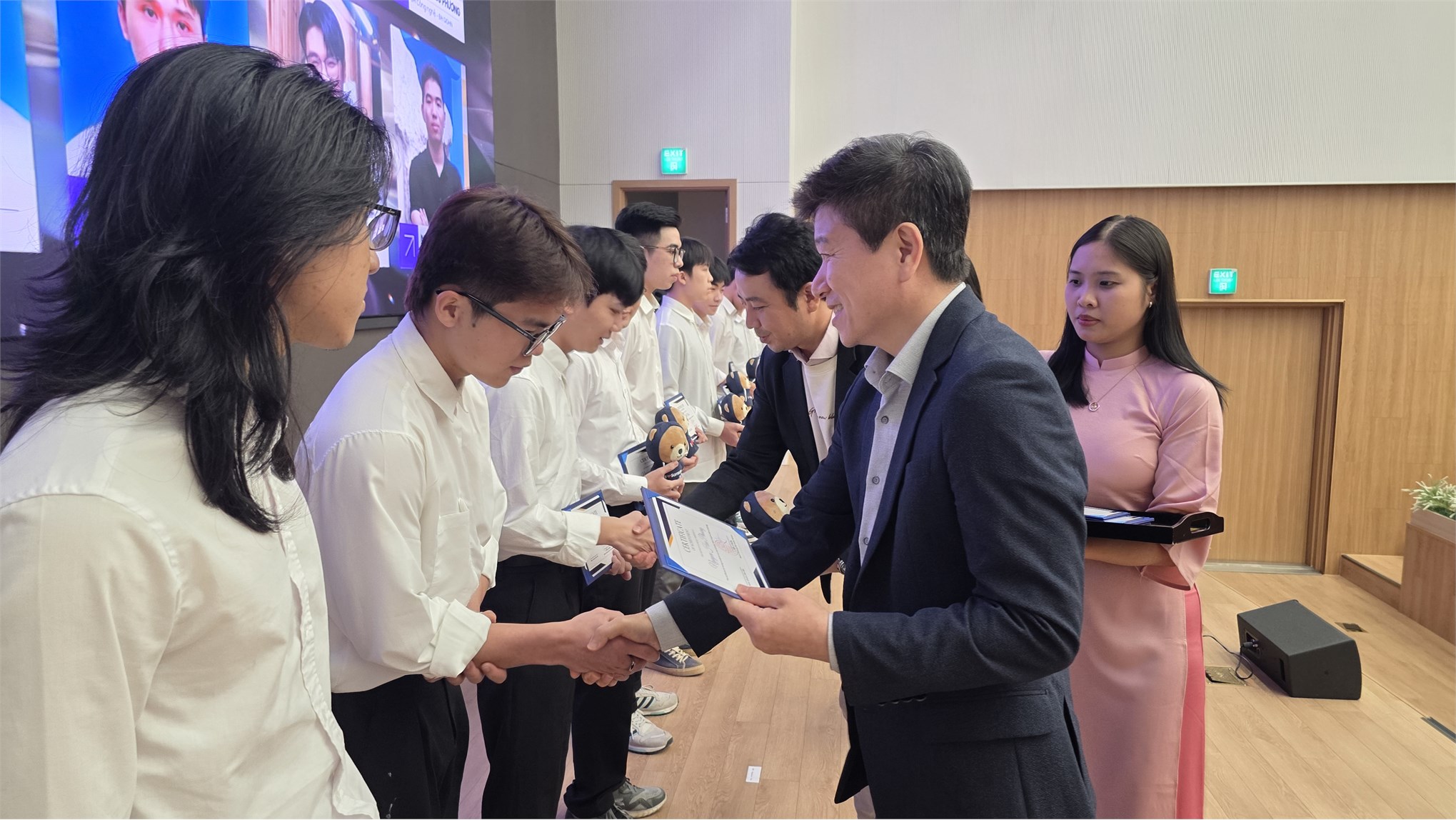 Sinh viên SICT–HaUI vinh dự nhận Học bổng Tài năng Samsung STP 2025