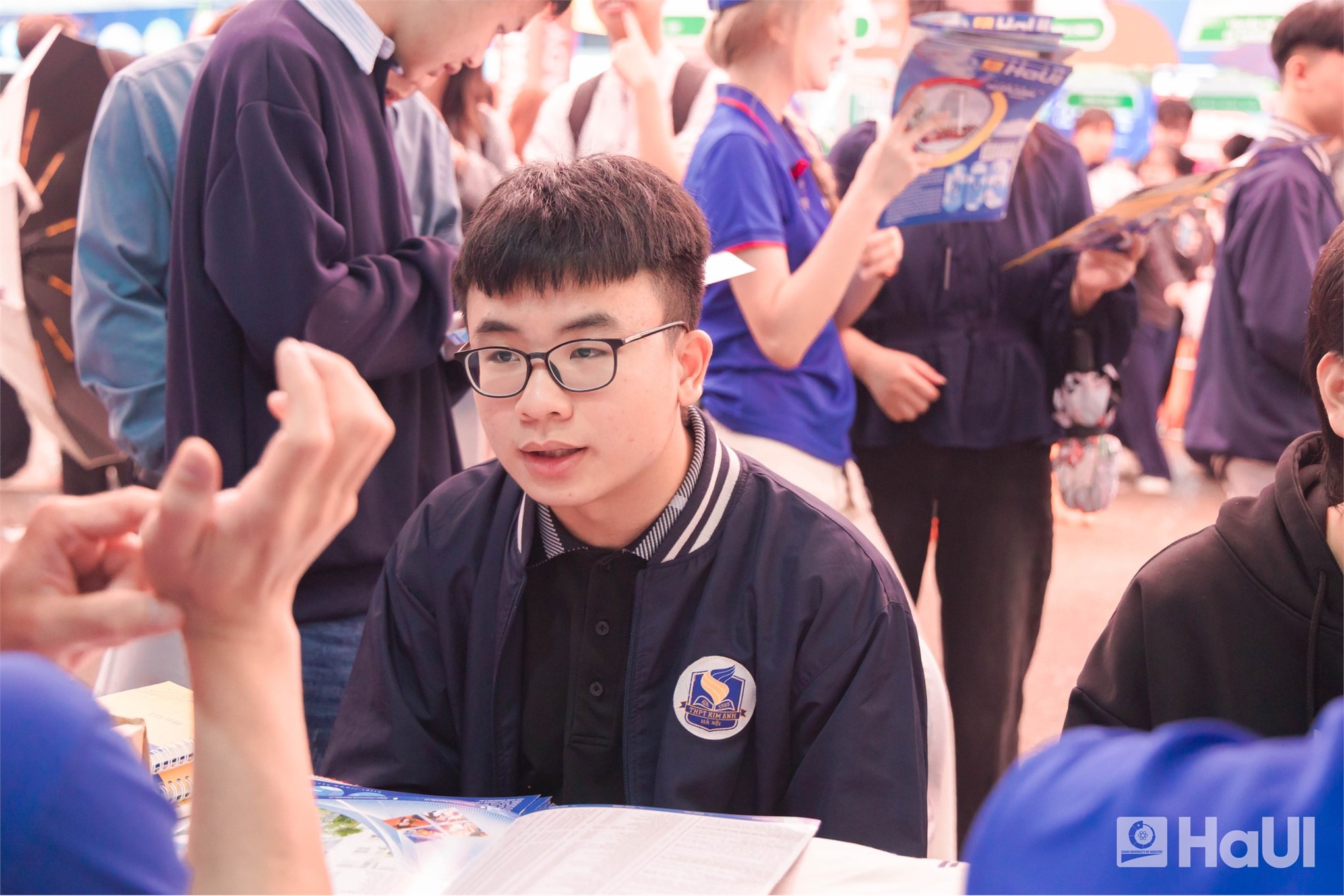 Gian tư vấn SICT – HaUI thu hút đông đảo học sinh tại Ngày hội Tư vấn tuyển sinh – Hướng nghiệp 2026