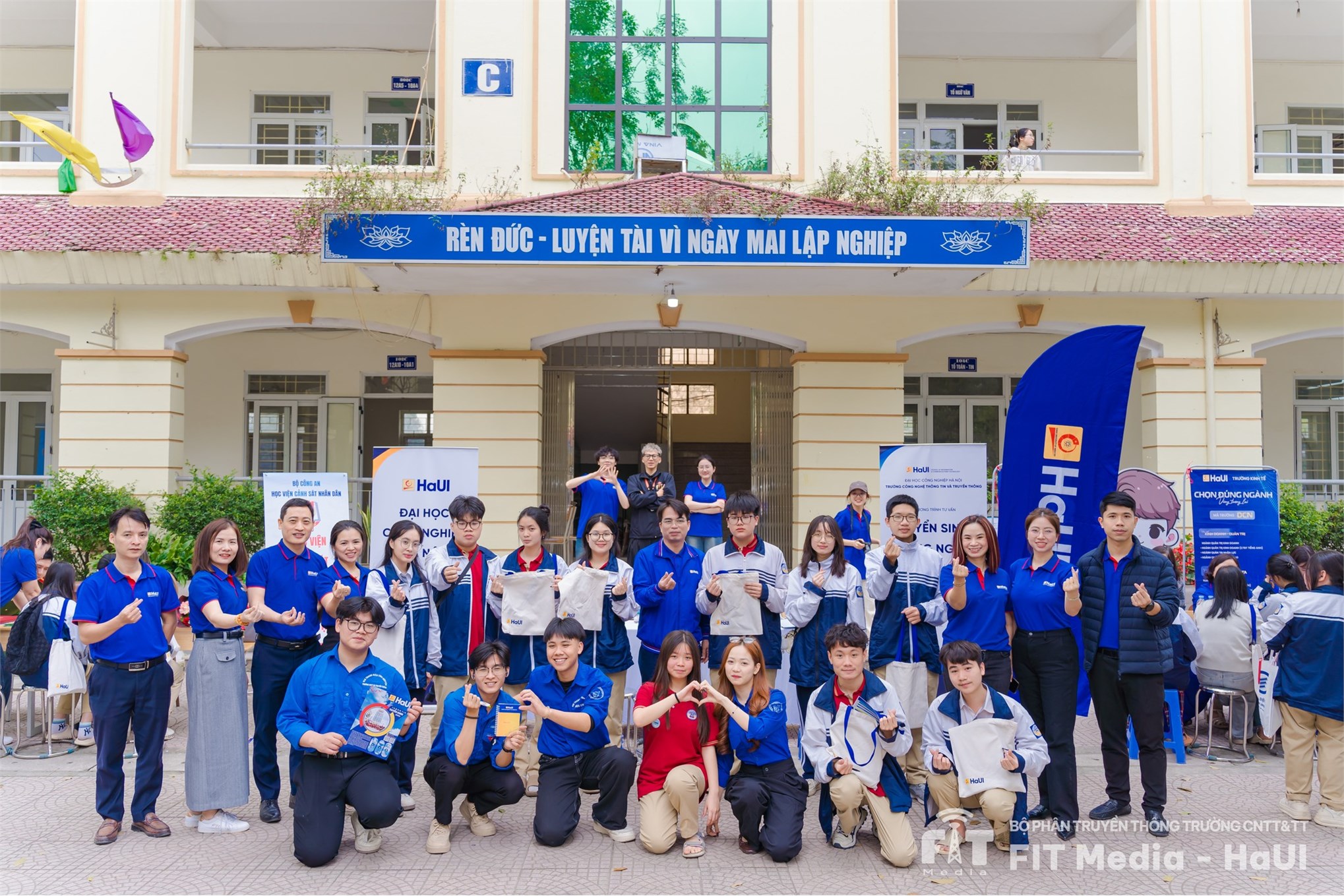 Trường Công nghệ thông tin và Truyền thông – Đại học Công nghiệp Hà Nội tư vấn tuyển sinh tại Trường THPT Thượng Cát