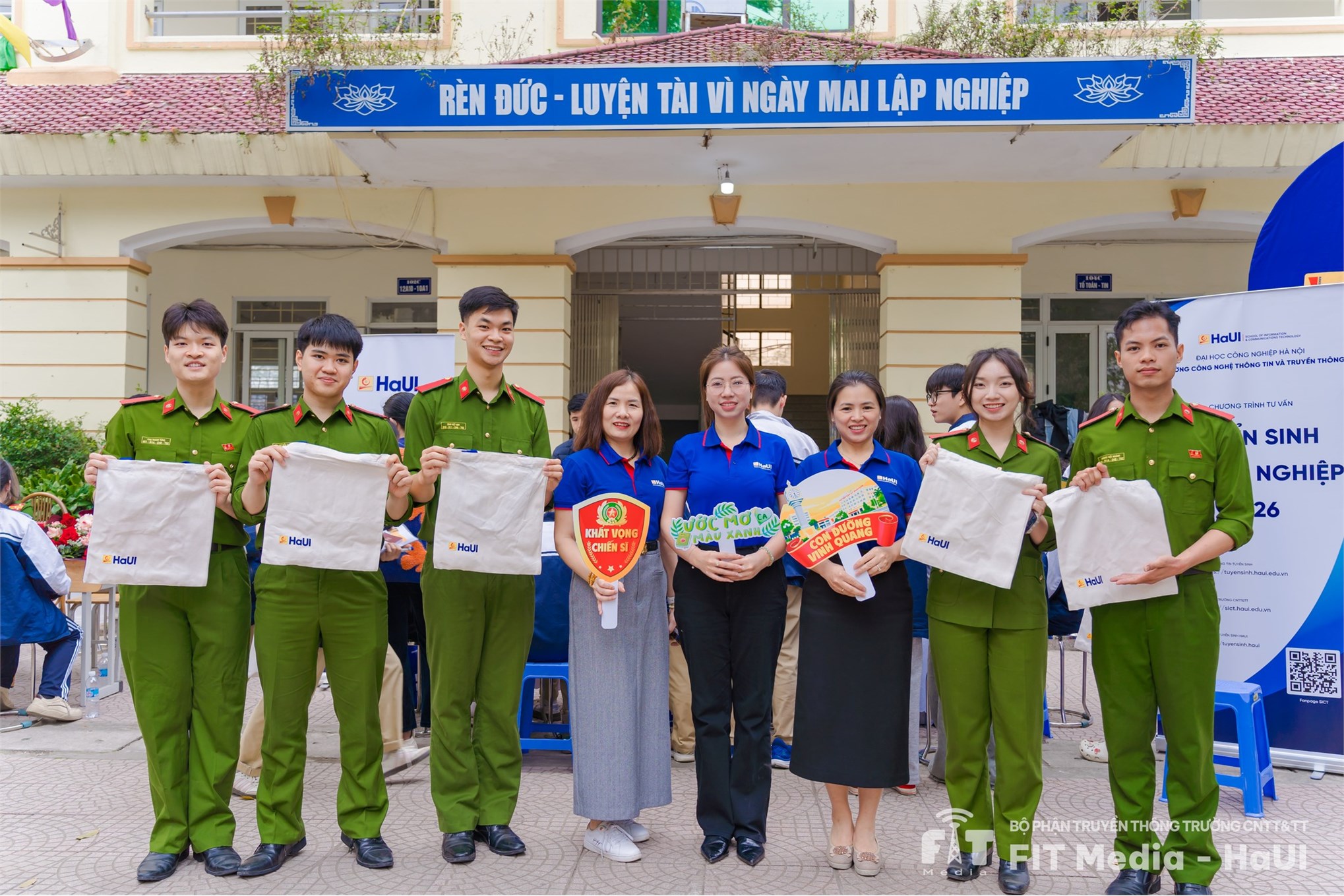 Trường Công nghệ thông tin và Truyền thông – Đại học Công nghiệp Hà Nội tư vấn tuyển sinh tại Trường THPT Thượng Cát