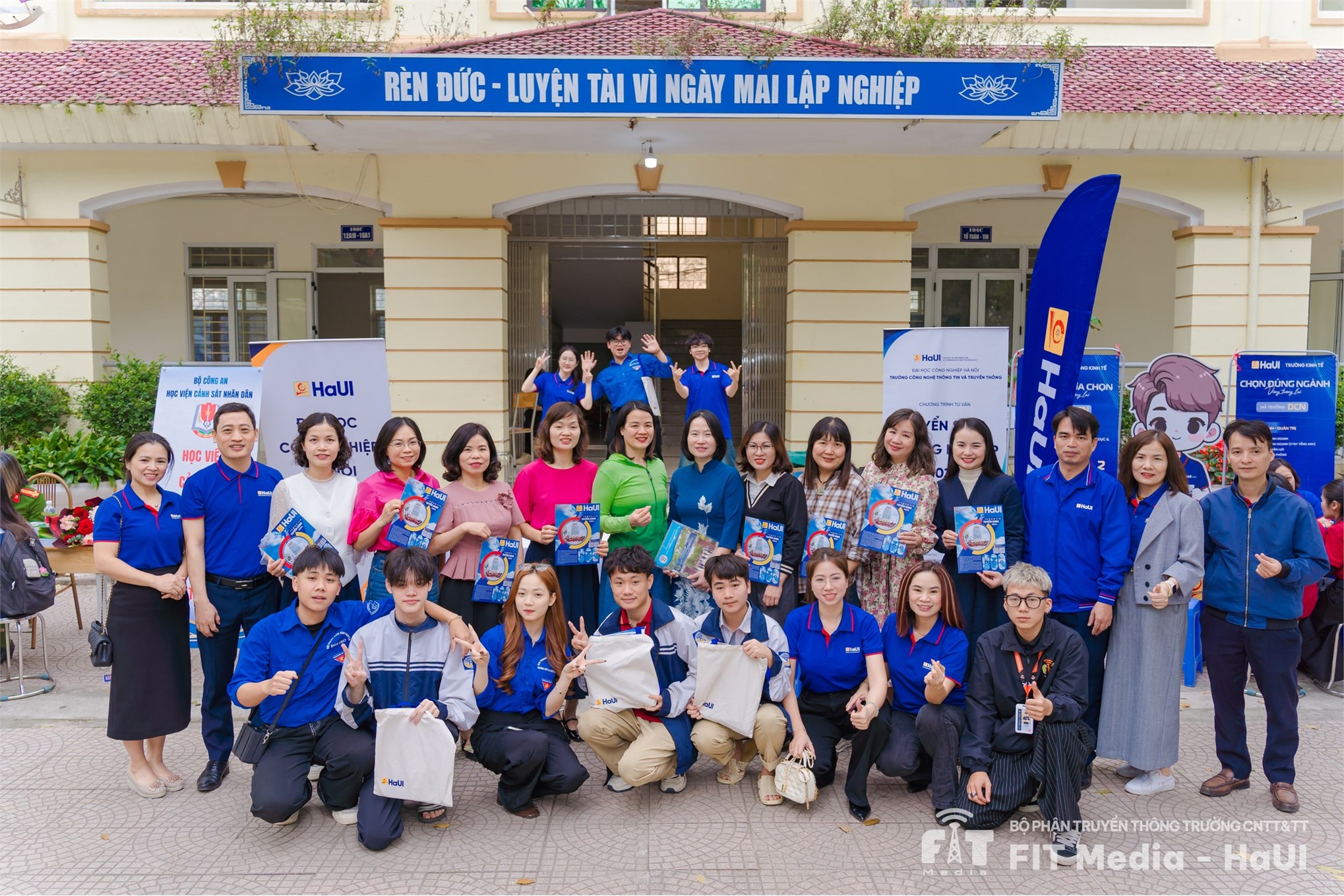 Trường Công nghệ thông tin và Truyền thông – Đại học Công nghiệp Hà Nội tư vấn tuyển sinh tại Trường THPT Thượng Cát