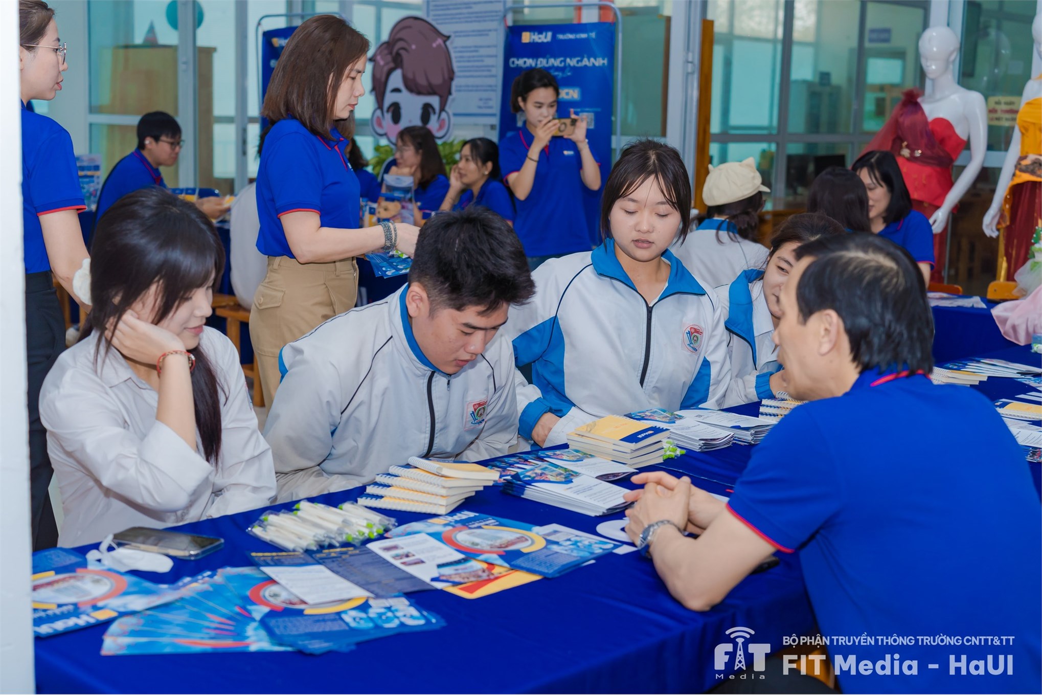 Tư vấn tuyển sinh tại trường THPT chuyên Sơn Tây – Kết nối định hướng nghề nghiệp trong kỷ nguyên số