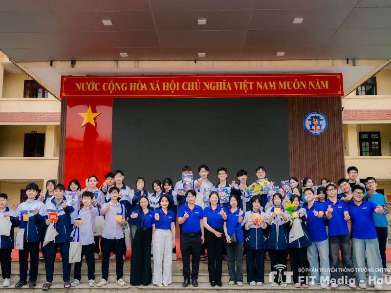 Sôi động Ngày hội tư vấn, hướng nghiệp năm 2026 tại Trường THPT Lý Thái Tổ - Bắc Ninh