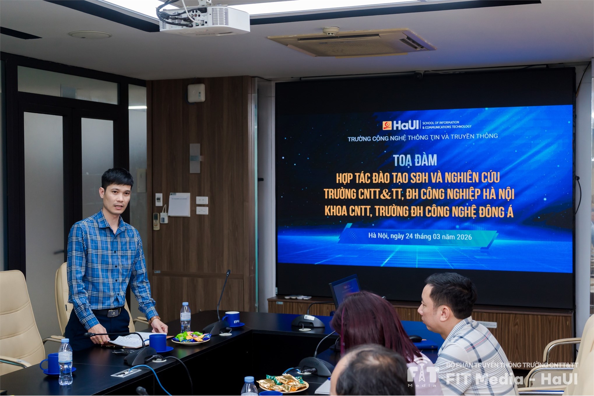 Tọa đàm hợp tác đào tạo sau đại học và nghiên cứu