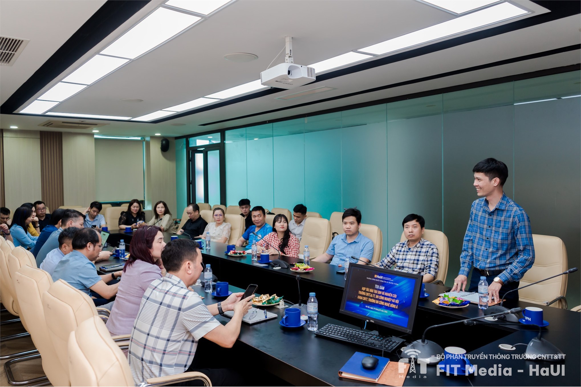 Tọa đàm hợp tác đào tạo sau đại học và nghiên cứu