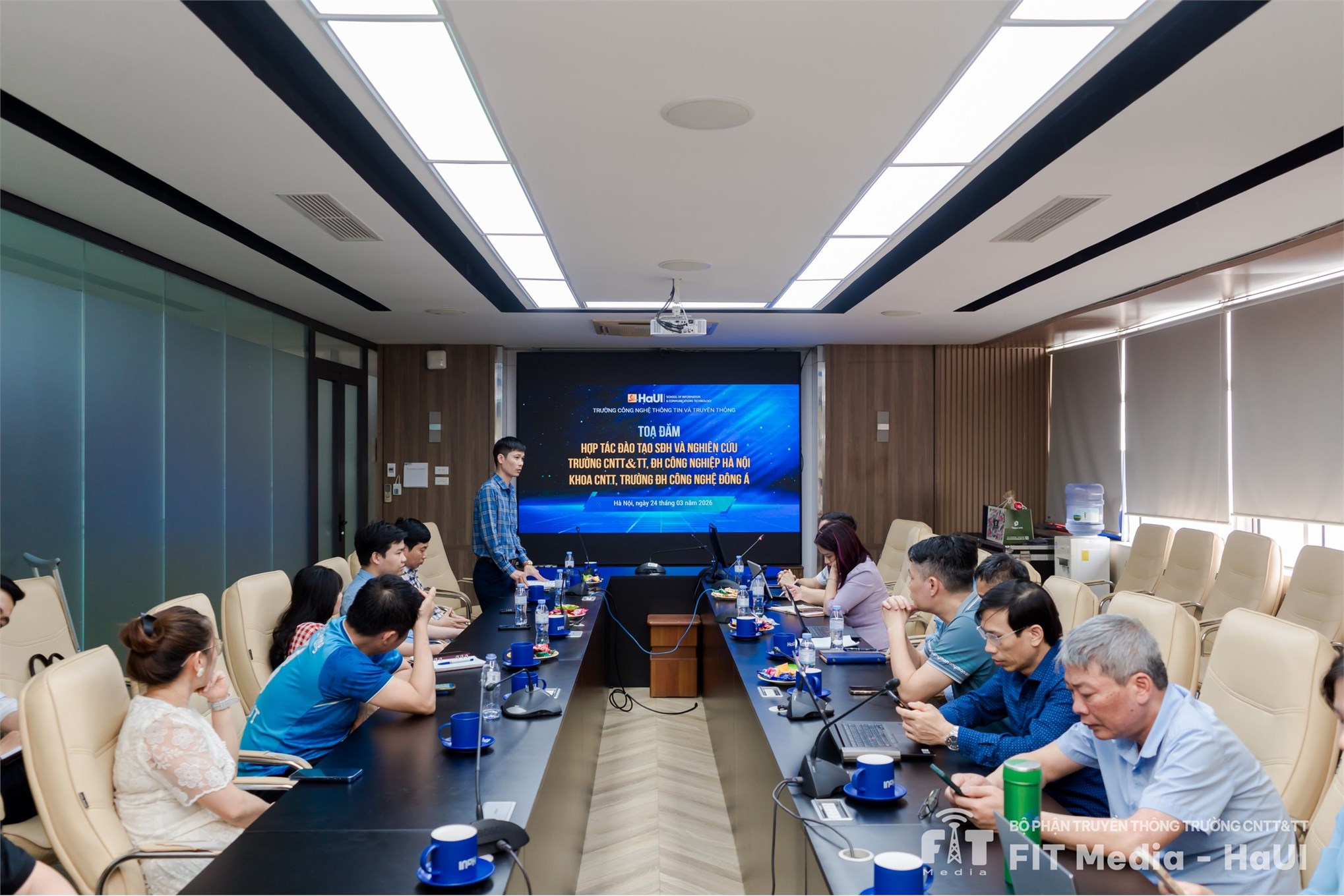 Tọa đàm hợp tác đào tạo sau đại học và nghiên cứu