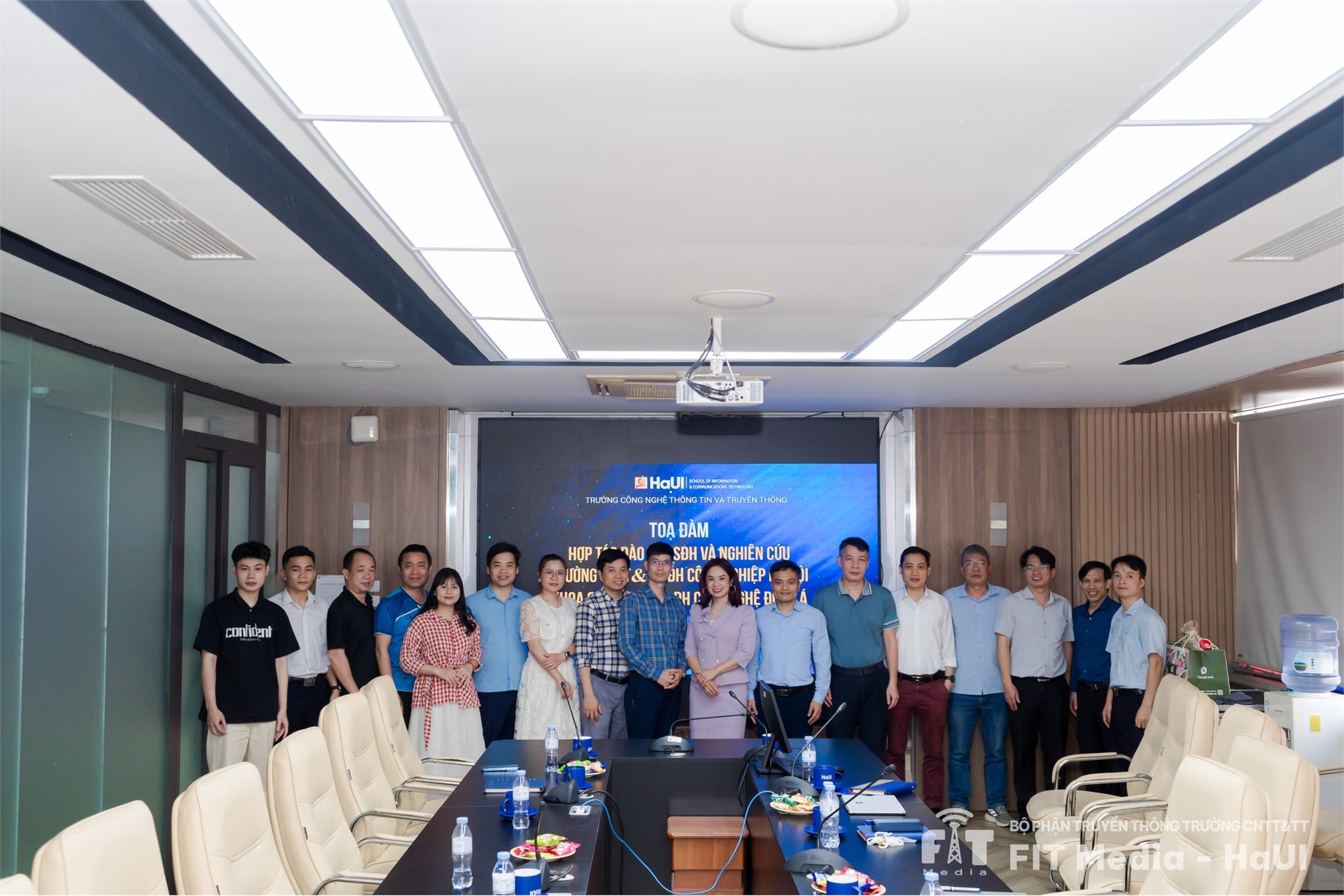 Tọa đàm hợp tác đào tạo sau đại học và nghiên cứu