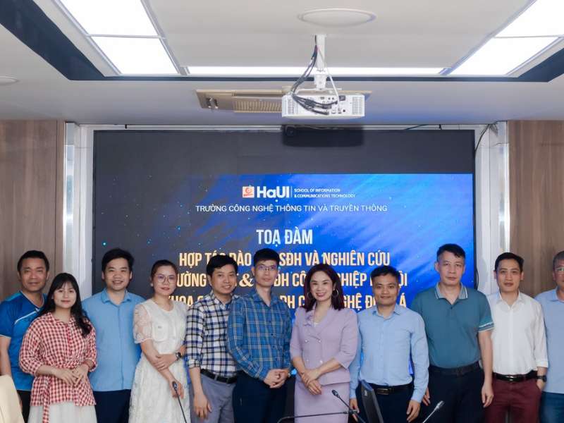 Tọa đàm hợp tác đào tạo sau đại học và nghiên cứu