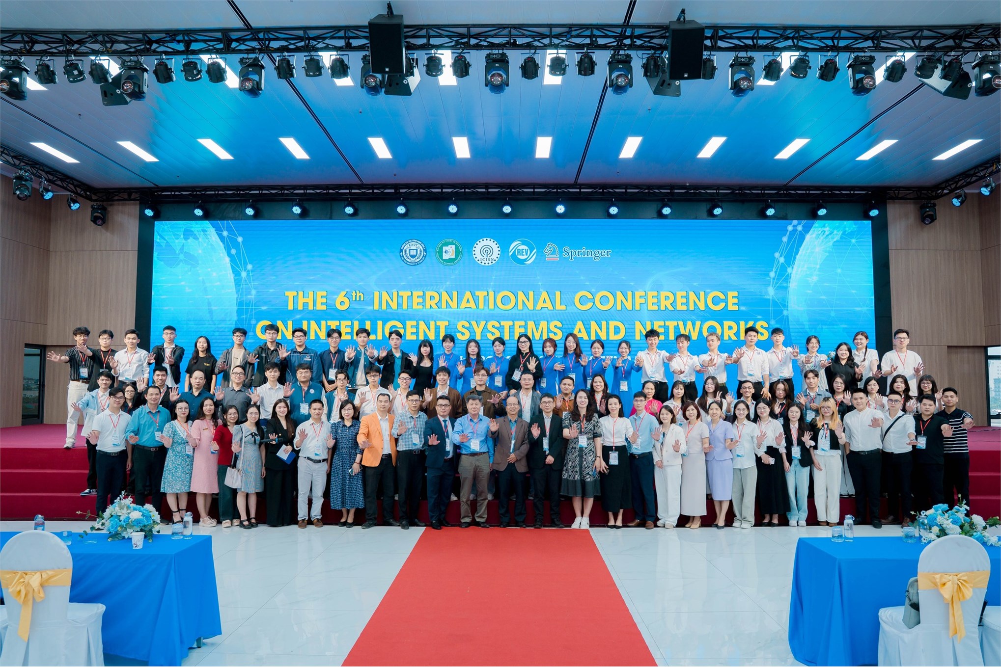 Sinh viên SICT–HaUI tự tin tỏa sáng tại Hội thảo quốc tế ICISN 2026