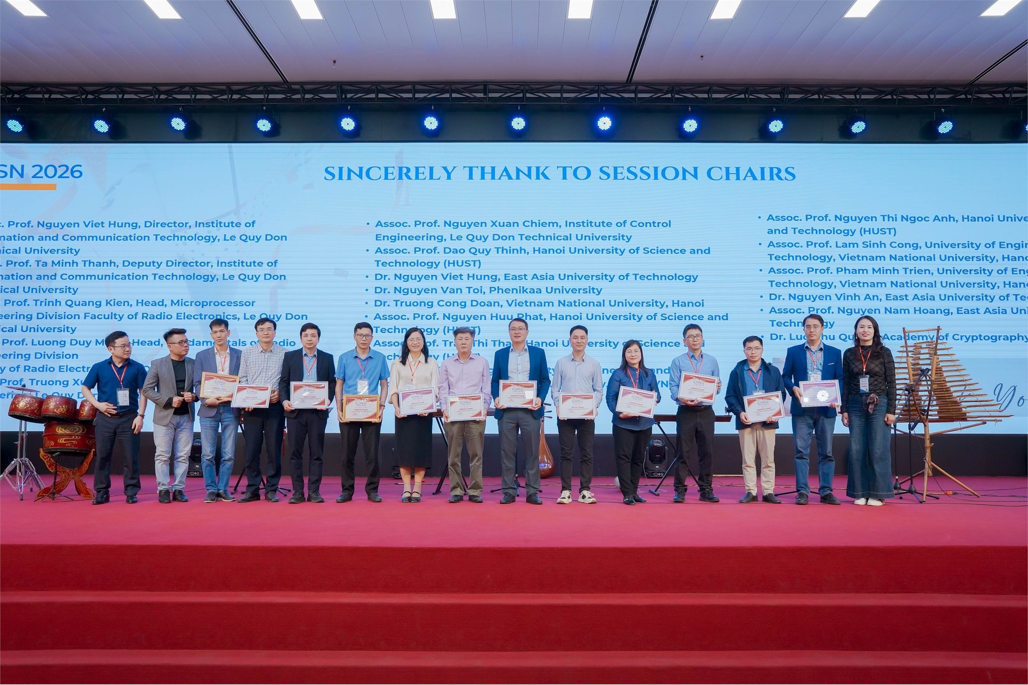 Sinh viên SICT–HaUI tự tin tỏa sáng tại Hội thảo quốc tế ICISN 2026