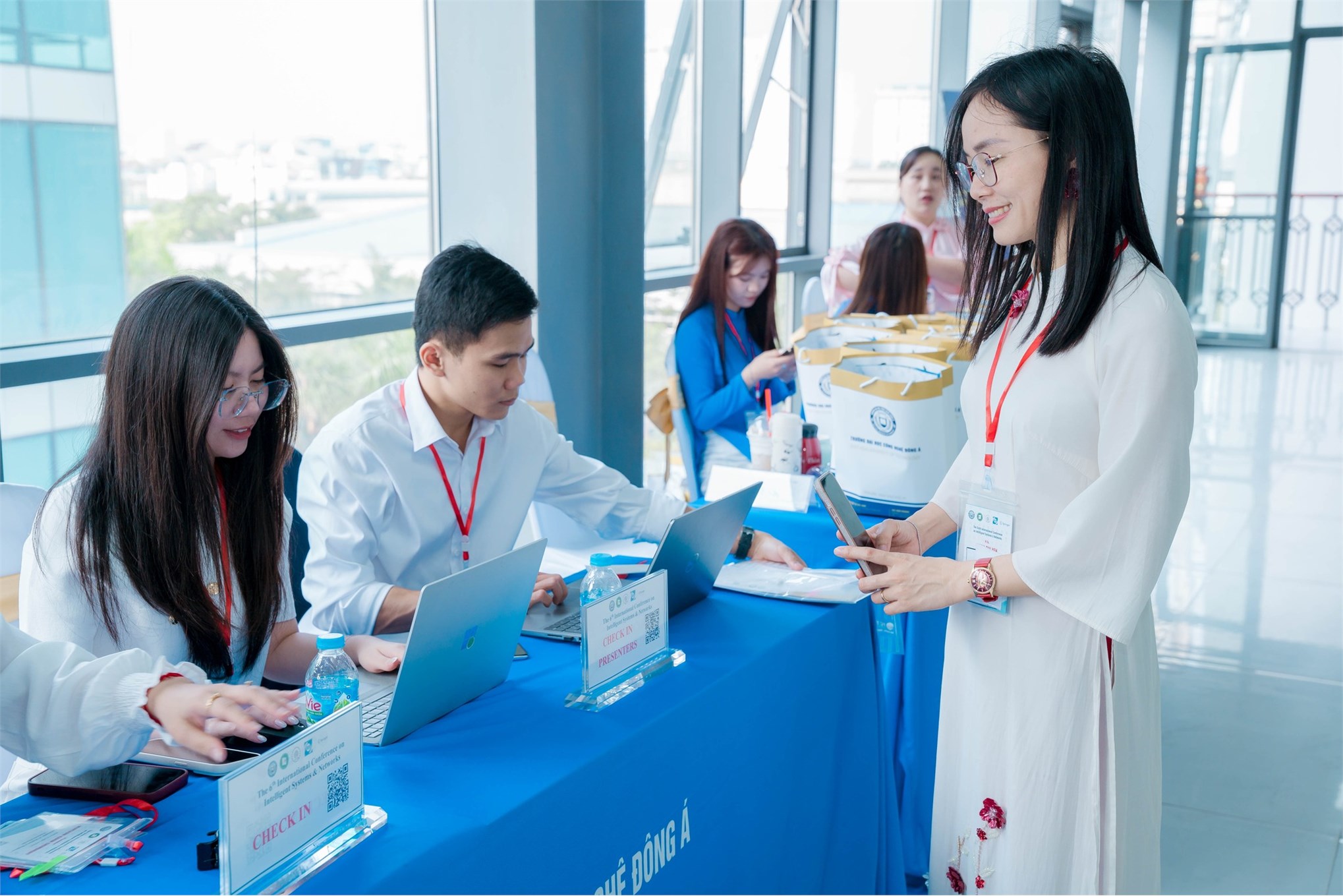 Sinh viên SICT–HaUI tự tin tỏa sáng tại Hội thảo quốc tế ICISN 2026