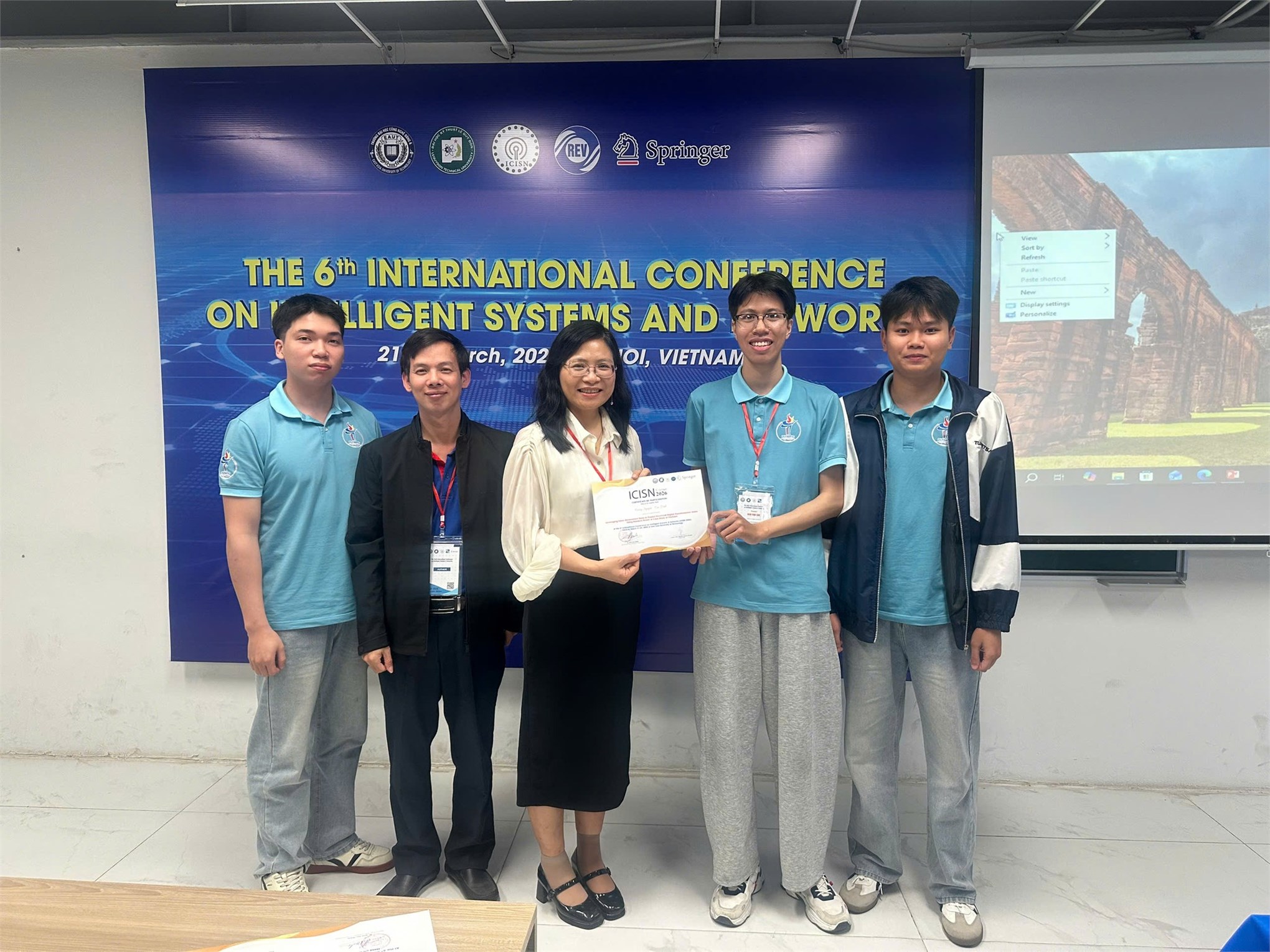 Sinh viên SICT–HaUI tự tin tỏa sáng tại Hội thảo quốc tế ICISN 2026