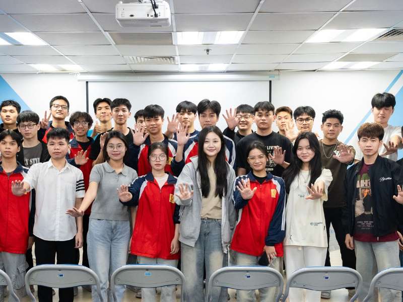 Sinh viên SICT – HaUI tham quan doanh nghiệp Kaopiz Holdings: Hành trình kết nối lý thuyết với thực tiễn