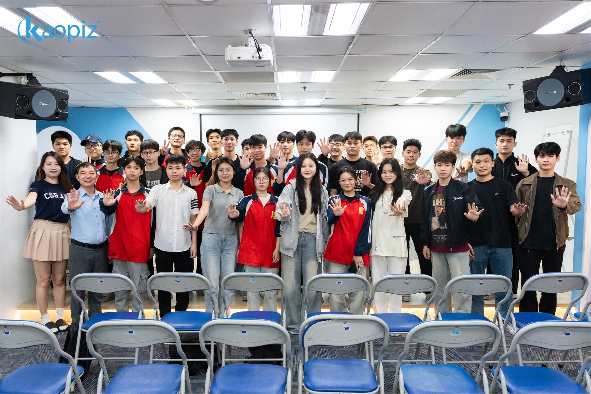 Sinh viên SICT – HaUI tham quan doanh nghiệp Kaopiz Holdings: Hành trình kết nối lý thuyết với thực tiễn