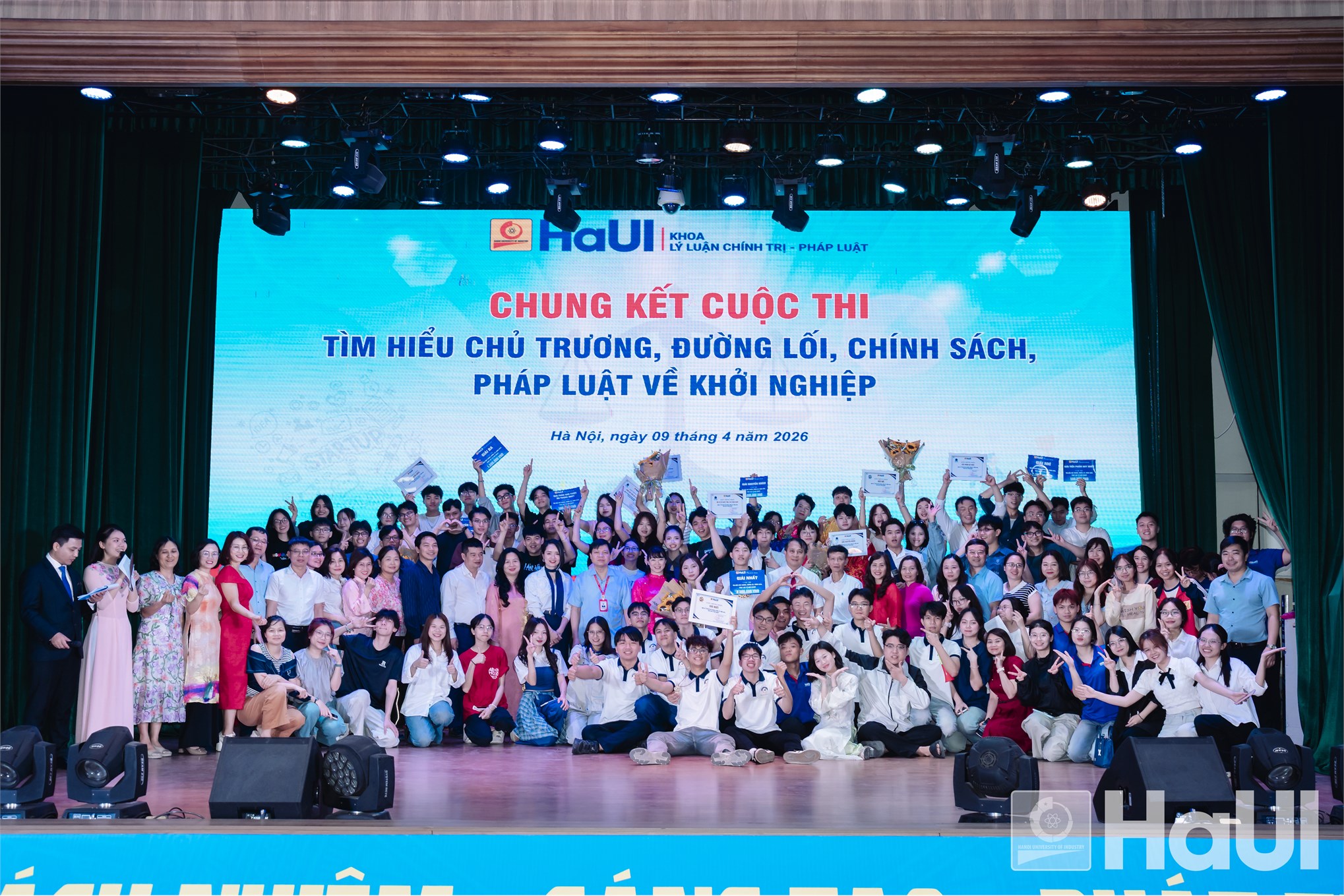 Sinh viên Trường Công nghệ Thông tin và Truyền thông xuất sắc giành Giải Nhì tại Chung kết Cuộc thi tìm hiểu chủ trương, đường lối, chính sách pháp luật về khởi nghiệp năm 2026