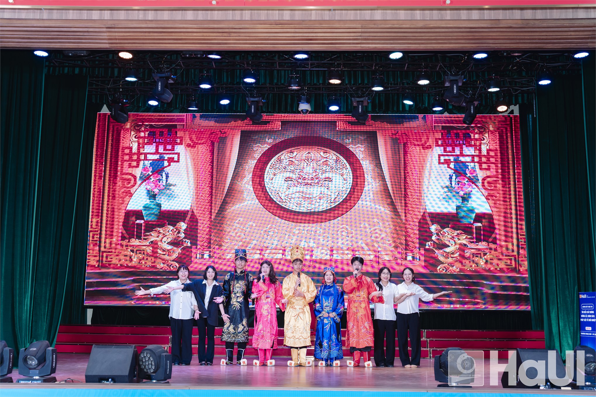 Sinh viên Trường Công nghệ Thông tin và Truyền thông xuất sắc giành Giải Nhì tại Chung kết Cuộc thi tìm hiểu chủ trương, đường lối, chính sách pháp luật về khởi nghiệp năm 2026