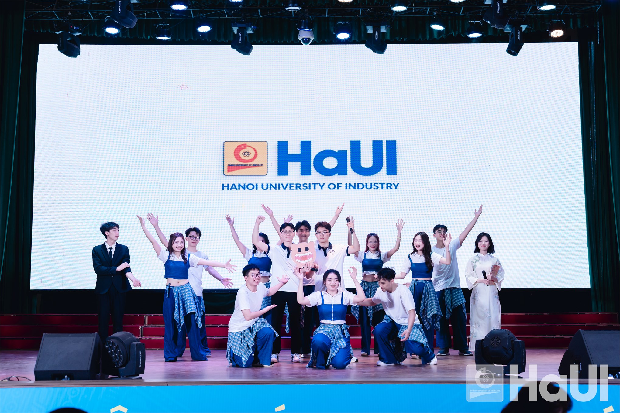 Sinh viên Trường Công nghệ Thông tin và Truyền thông xuất sắc giành Giải Nhì tại Chung kết Cuộc thi tìm hiểu chủ trương, đường lối, chính sách pháp luật về khởi nghiệp năm 2026