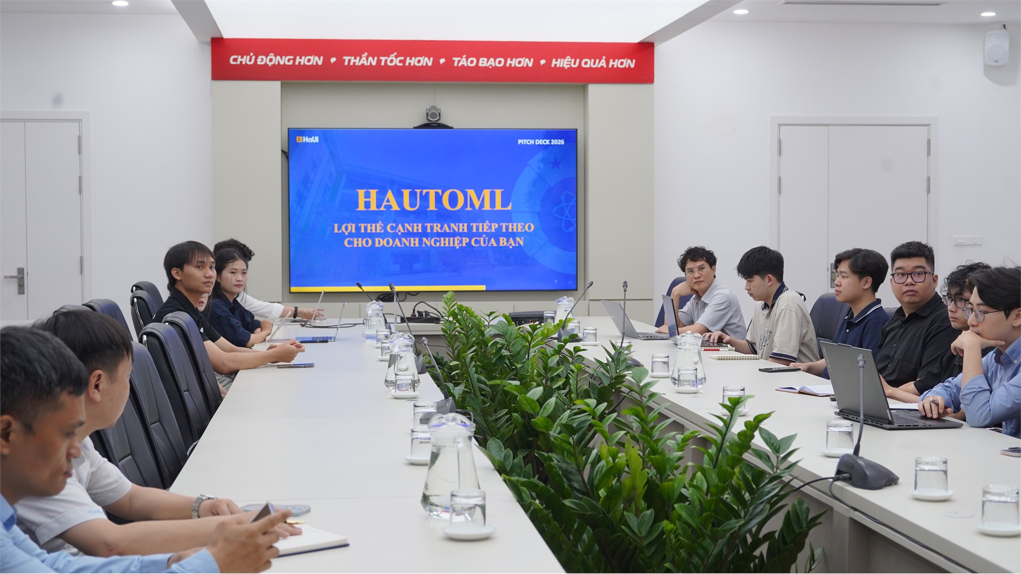 Tăng cường kết nối doanh nghiệp – Đẩy mạnh đào tạo thực tiễn: Lễ ký kết Biên bản ghi nhớ hợp tác giữa Viettel và Đại học Công nghiệp Hà Nội