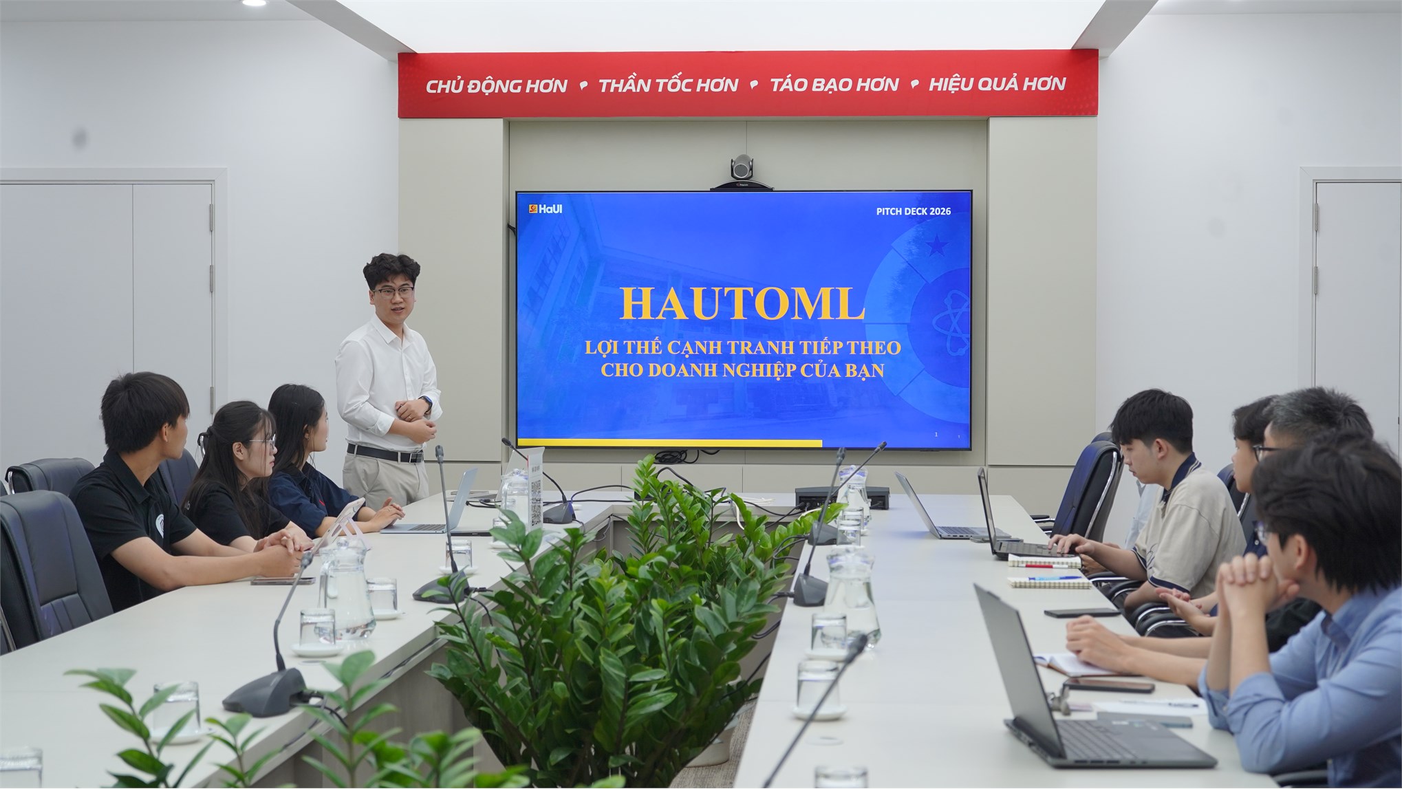 Tăng cường kết nối doanh nghiệp – Đẩy mạnh đào tạo thực tiễn: Lễ ký kết Biên bản ghi nhớ hợp tác giữa Viettel và Đại học Công nghiệp Hà Nội