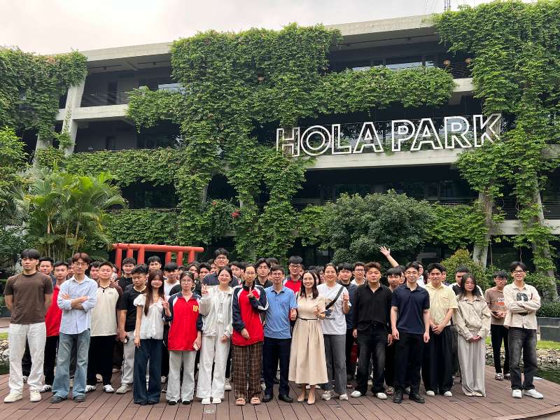 Sinh viên Trường Công nghệ Thông tin và Truyền thông – Đại học Công nghiệp Hà Nội tham quan, trải nghiệm thực tế tại FPT Software Hòa Lạc