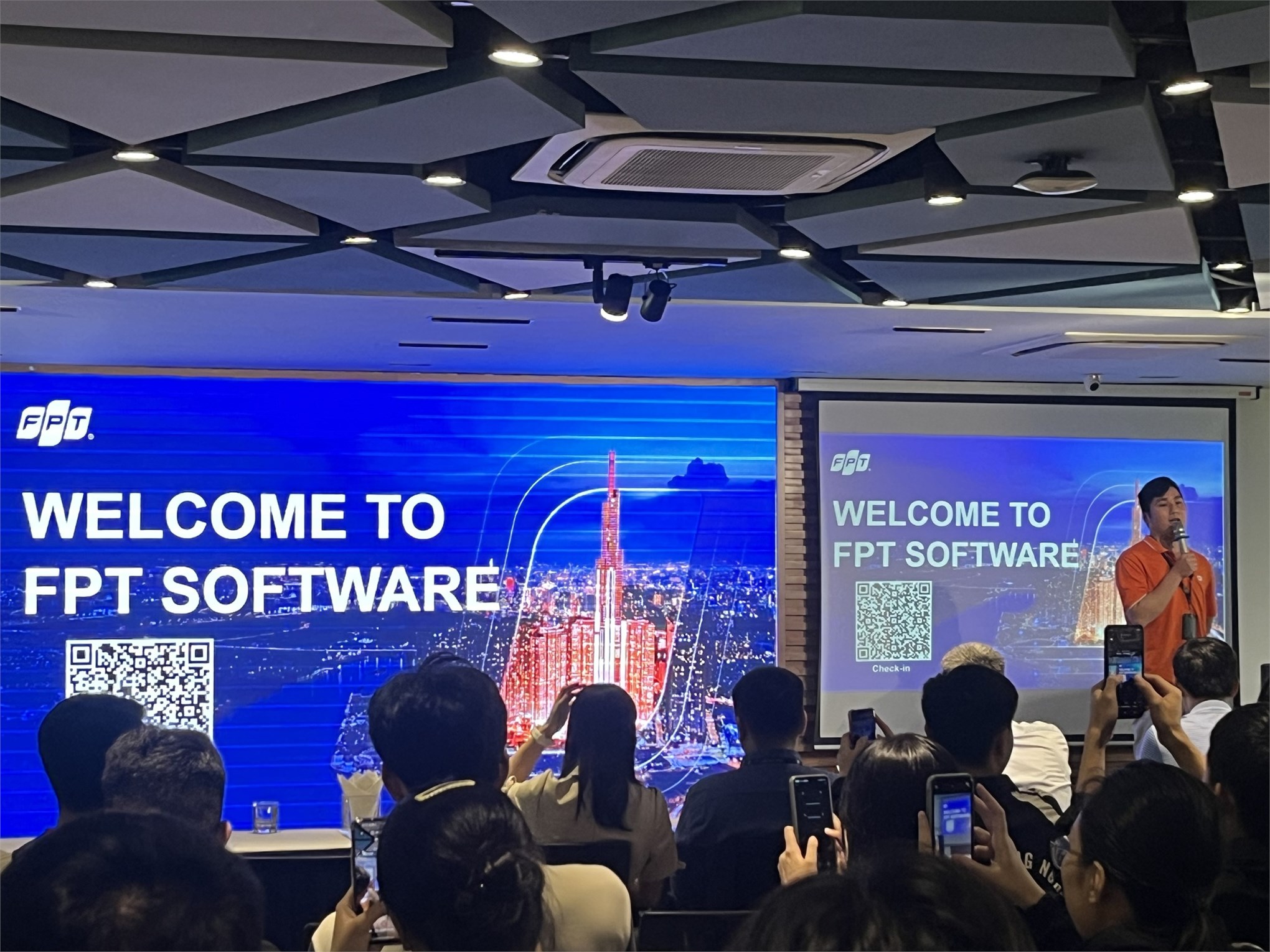 Sinh viên Trường Công nghệ Thông tin và Truyền thông – Đại học Công nghiệp Hà Nội tham quan, trải nghiệm thực tế tại FPT Software Hòa Lạc